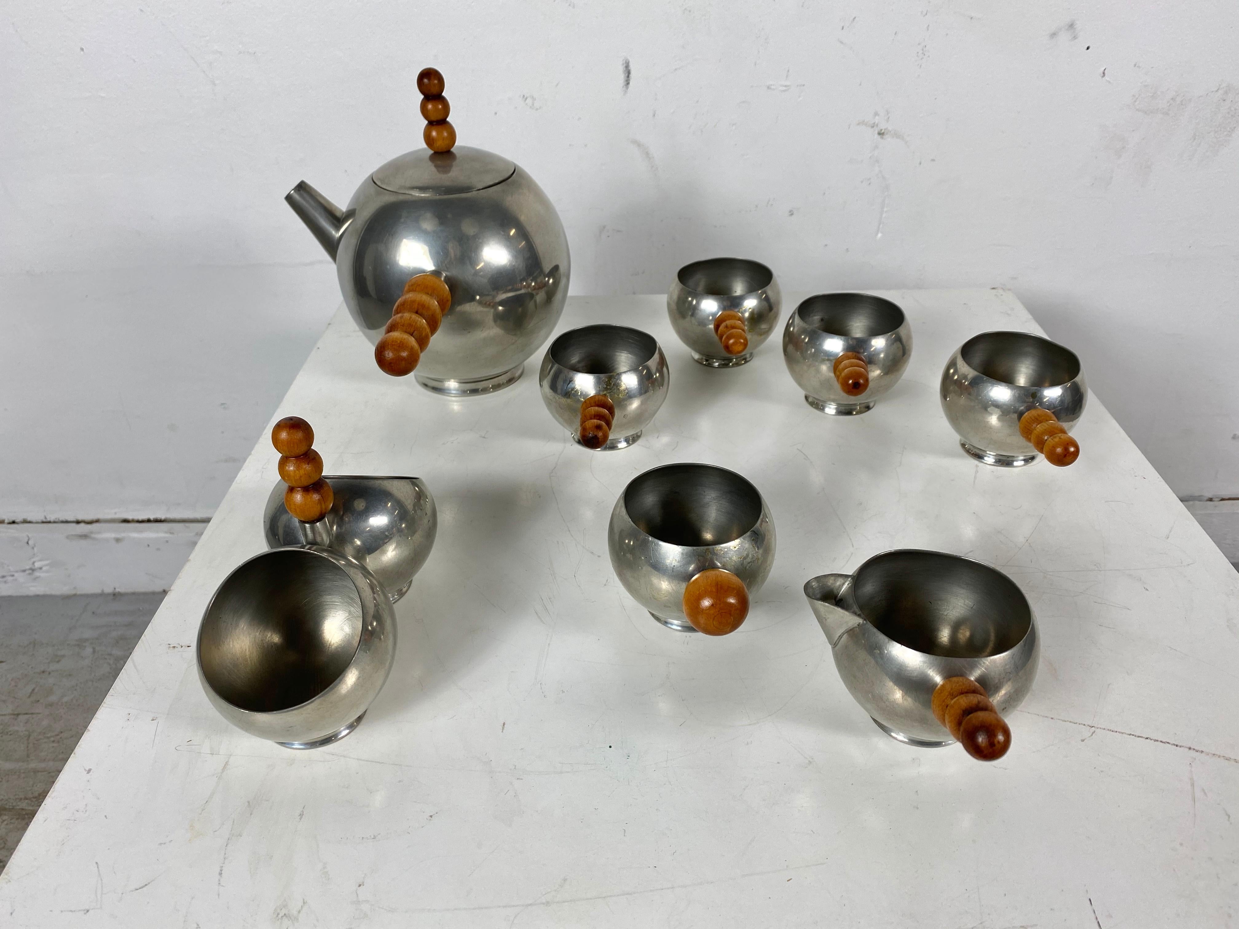 Art déco Service à thé de 8 pièces Art Déco et moderniste inhabituel, motif boule en chrome ou en bois en vente