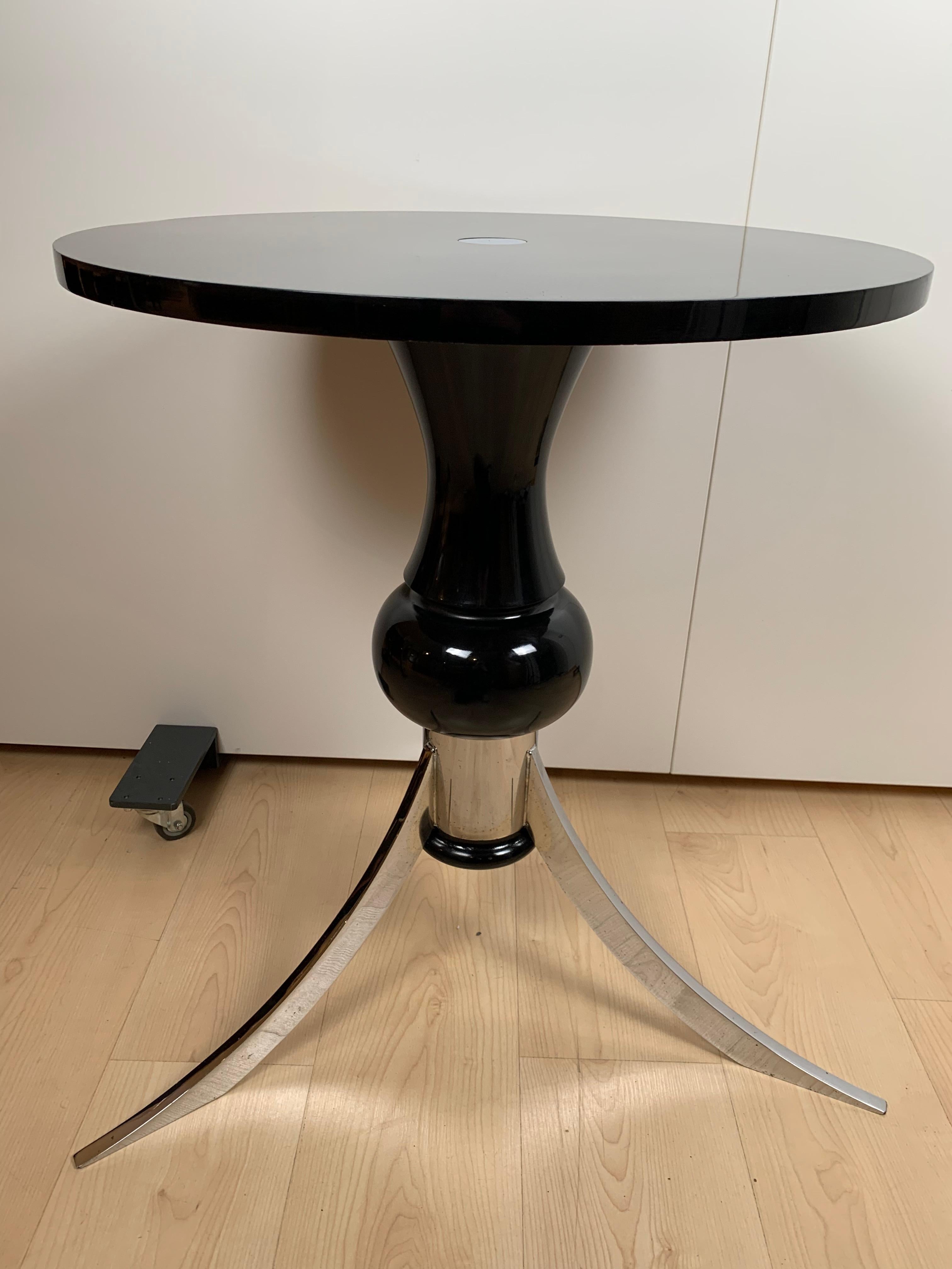 Art Deco Side Table, Black Lacquer and Chrome, France, circa 1930 In Good Condition In Regensburg, DE