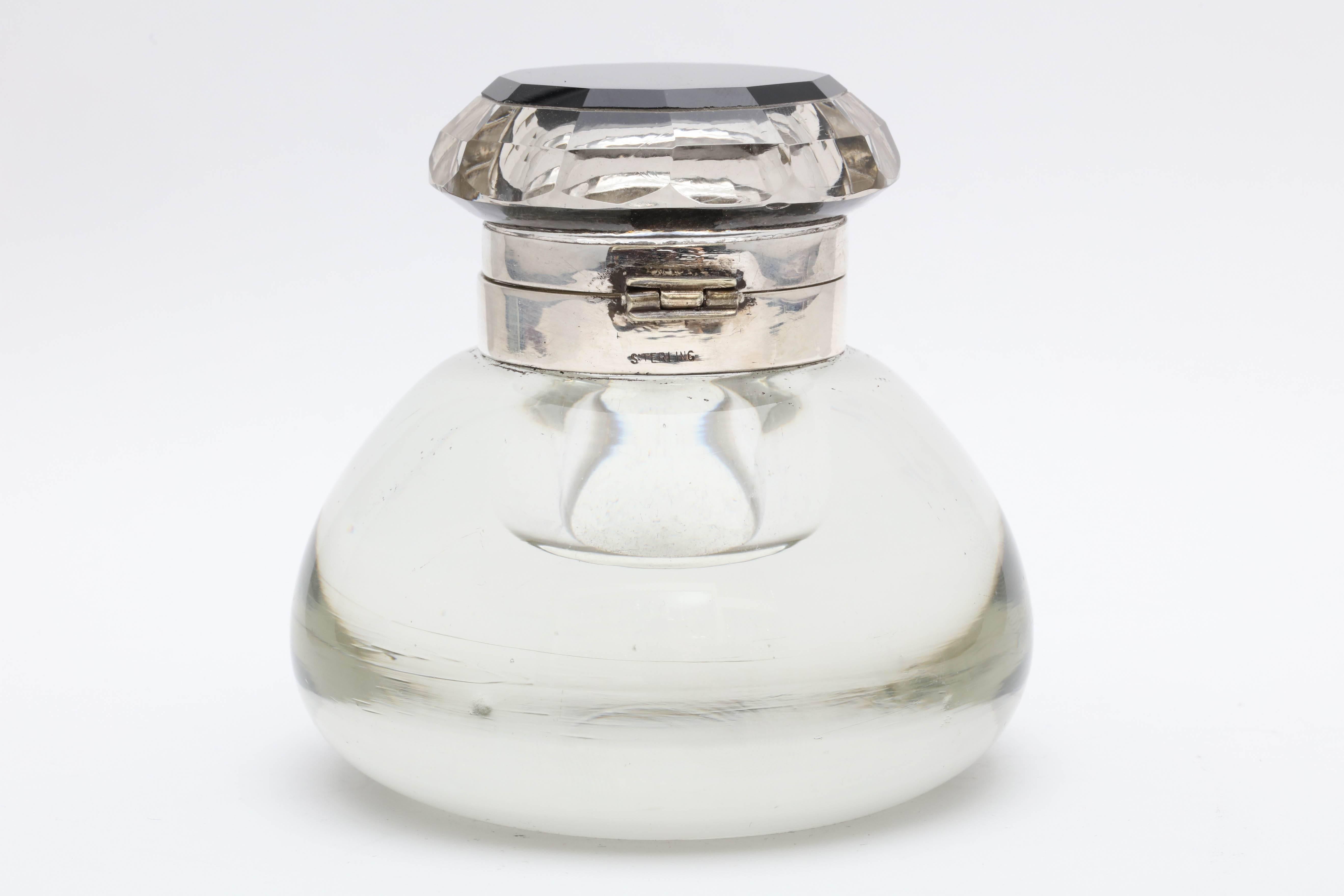 Tintero inusual Art Decó de plata de ley y cristal con bisagra montado en ónice negro en venta 2