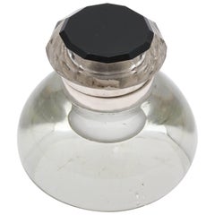 Ungewöhnliches Art-Déco-Tintenfass aus Sterlingsilber und schwarzem Onyx mit Scharnier aus Kristall