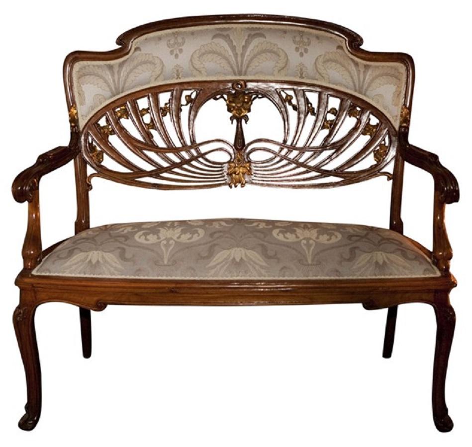 Incredible Art Nouveau Game.

1 Sofa
2 Armchairs
4 chairs
Material: Wood, reupholstered with springs and elastic band (as it was in the old days)
Country: France
If you are looking for coffe table to match your armchairs, we have what you need.
We
