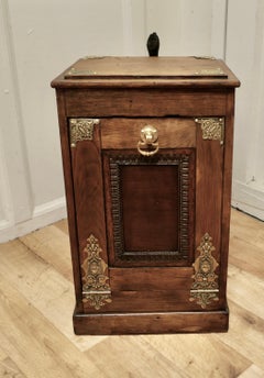 Insolito Purdonium in pino scuro di Arti e Mestieri, Scatola di carbone