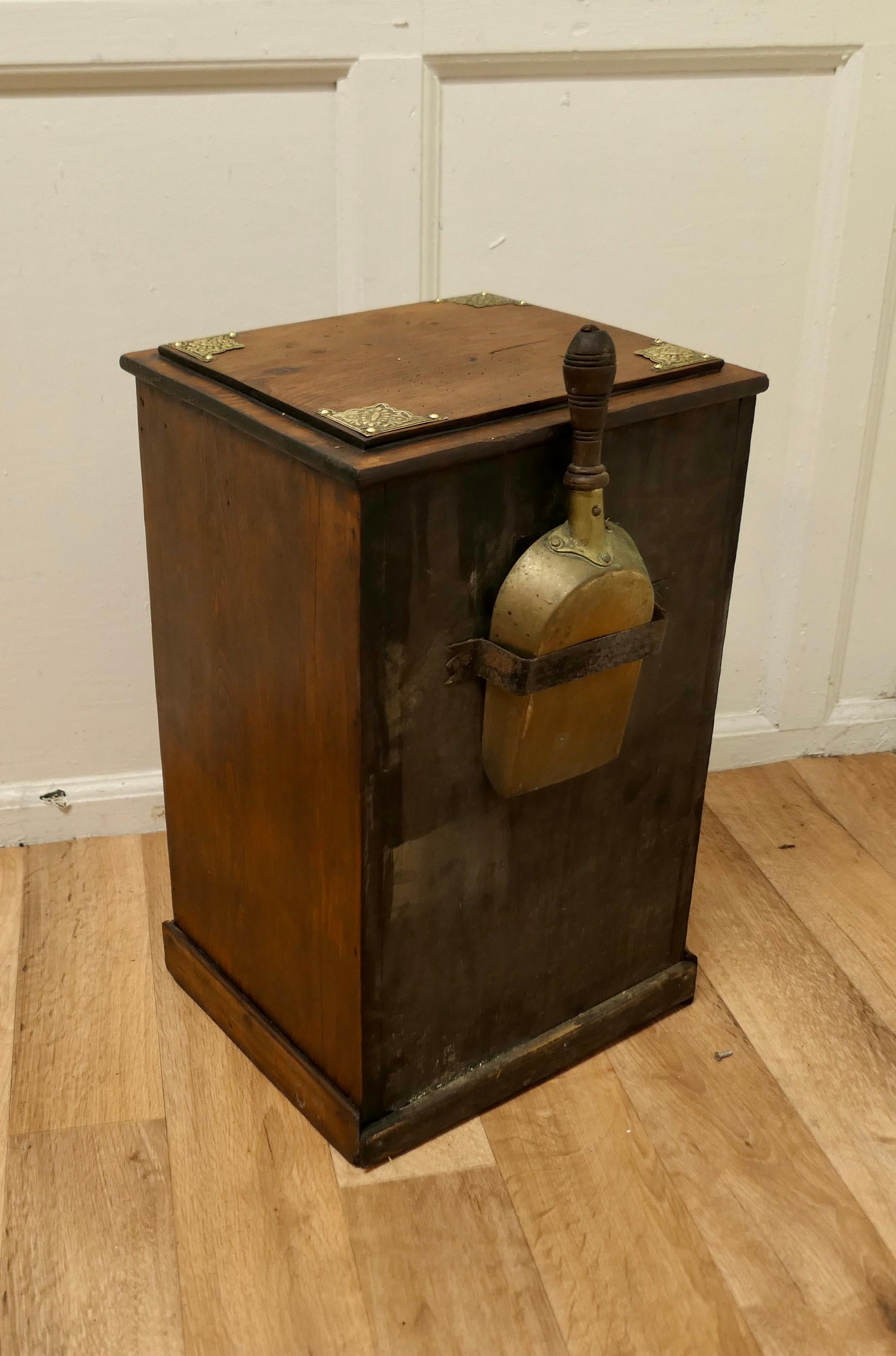 Unusual Arts and Crafts Dark Pine Purdonium, Coal Box For Sale 3