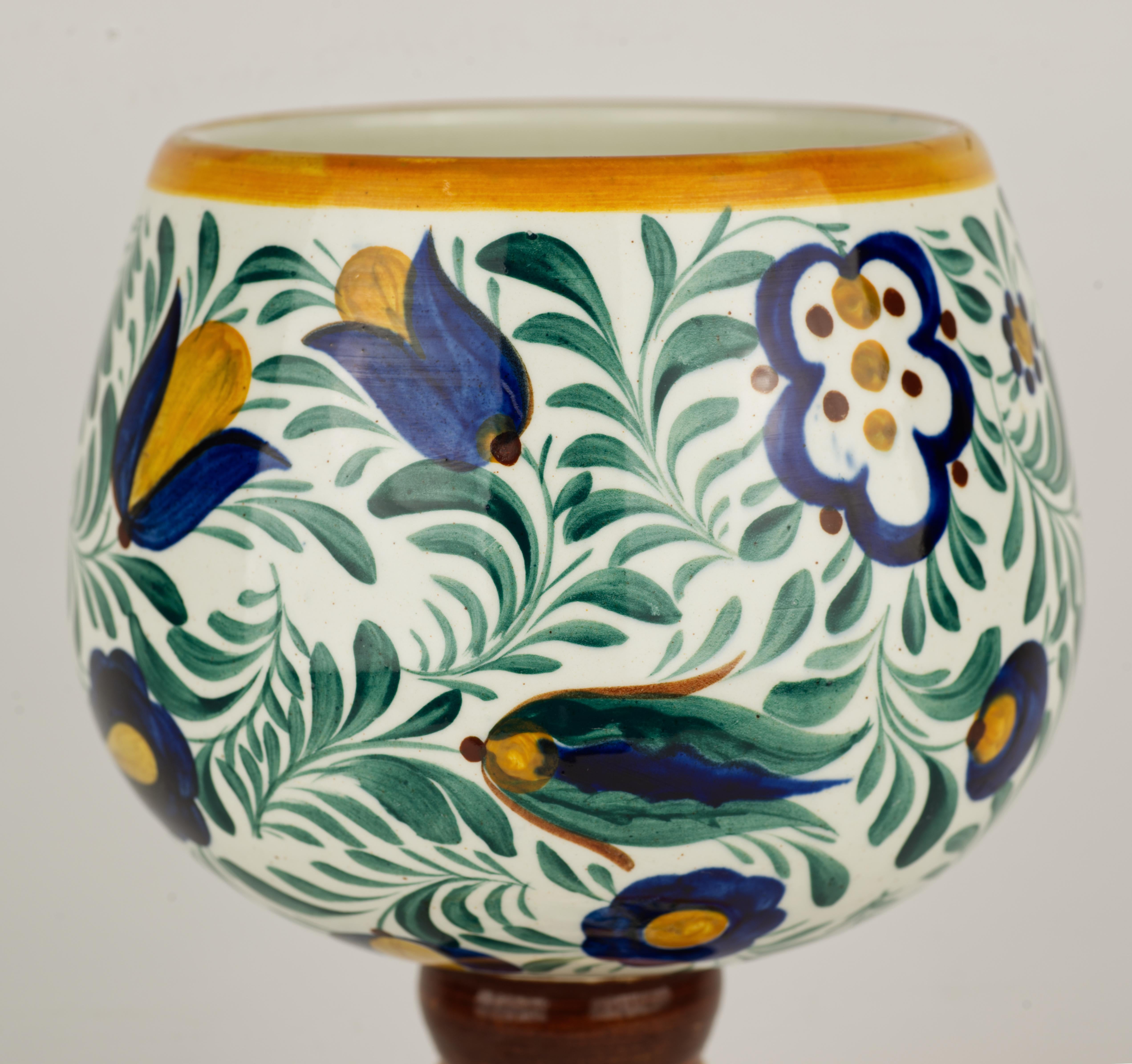 Porcellana Insolito vaso a calice con piede di Schwaz, Austria, arte e artigianato in vendita