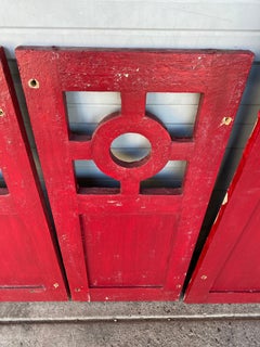 Insolite persiane di una casa Arts and Crafts, vernice rosso antico