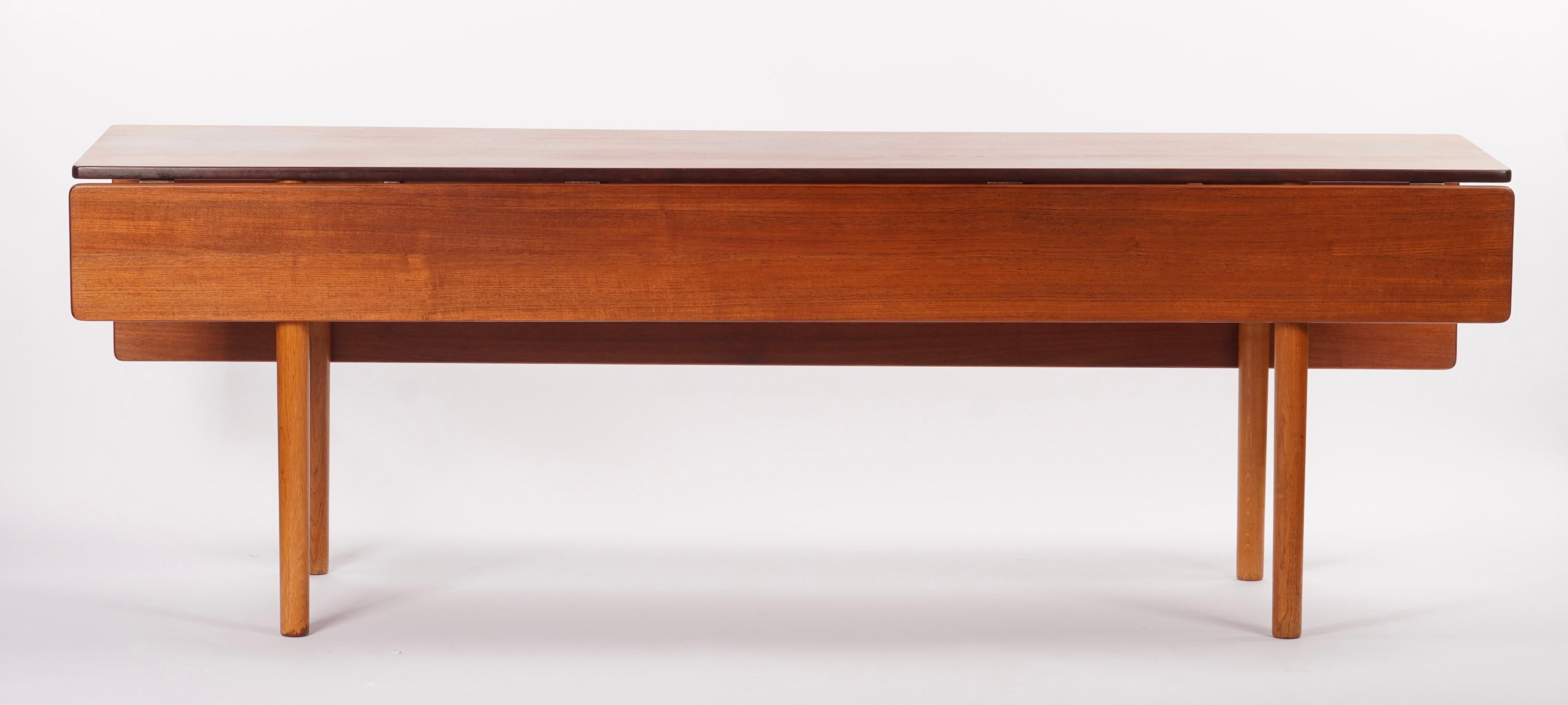 Chêne Insolite Asymétrique  Borg Mogensen Long Harvest Dining Table w/ 2 Drop Leaves en vente
