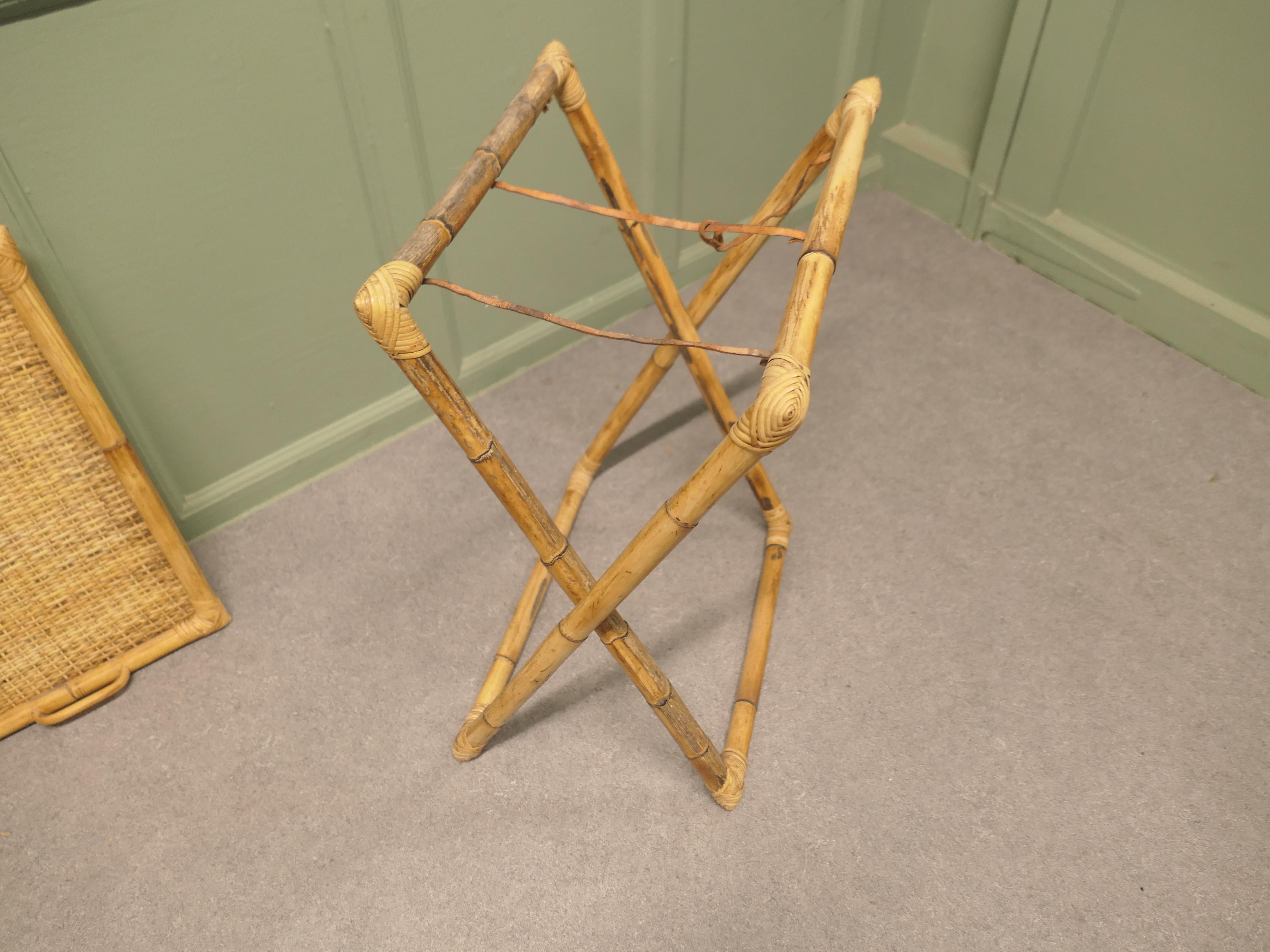 Bambou Plateau de maître d'hôtel en bambou insolite Une pièce décorative et très utile en vente