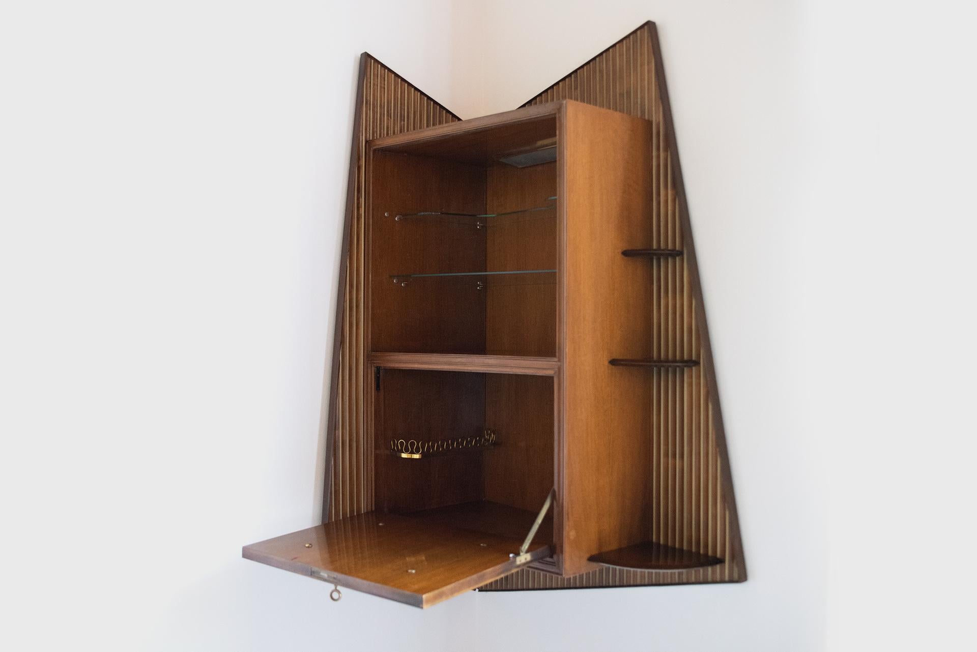UNUSUAL BAR CORNER CABINET IN THE MANNER OF GIO PONTI, Italy 1950s. For Sale 2