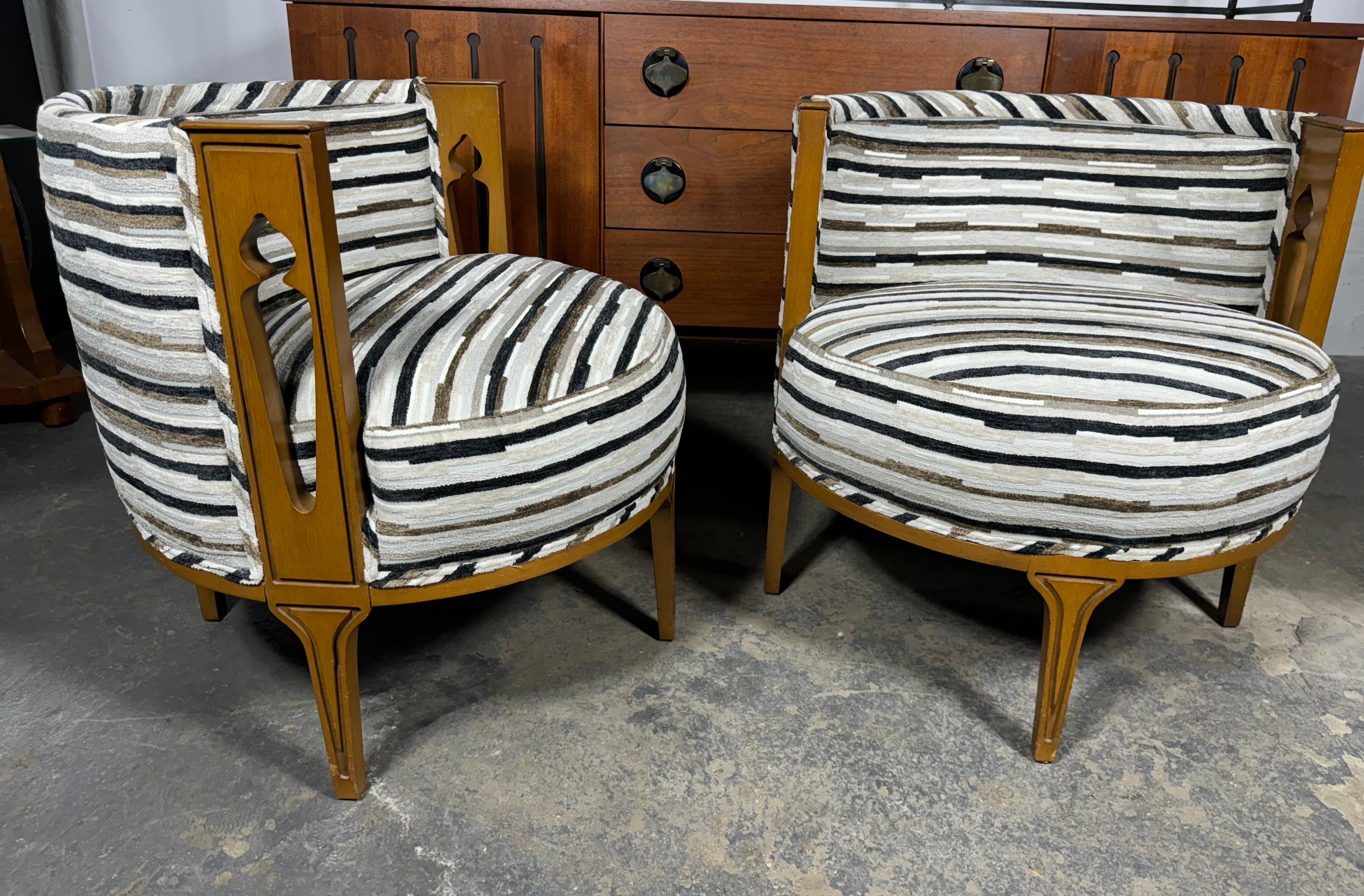 Chaises longues inhabituelles à dossier baril, influence mORRocan, attribuée à Adrian Pearsall en vente 3