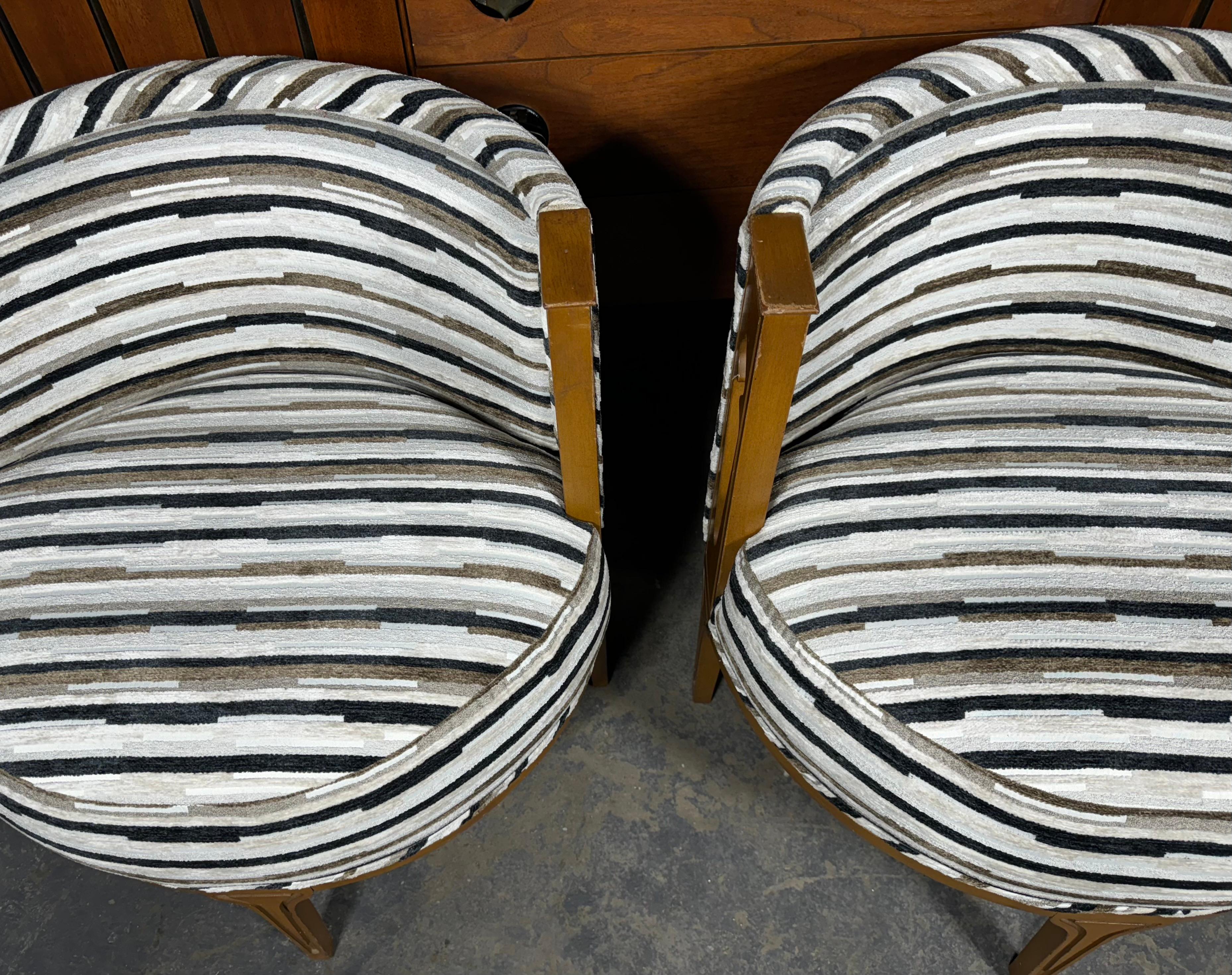 Chaises longues inhabituelles à dossier baril, influence mORRocan, attribuée à Adrian Pearsall en vente 4