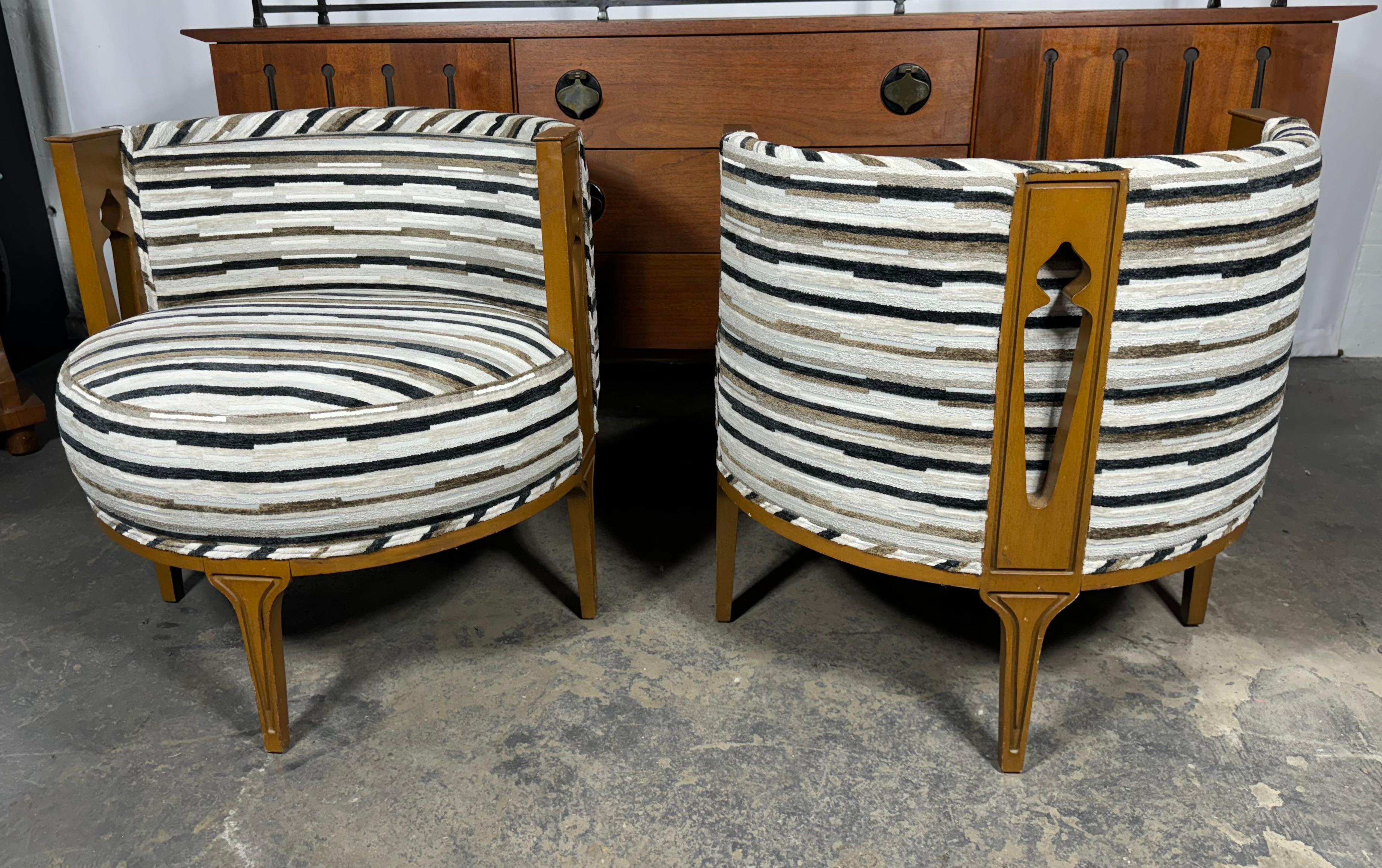 Chaises longues inhabituelles à dossier baril, influence mORRocan, attribuée à Adrian Pearsall Bon état - En vente à Buffalo, NY