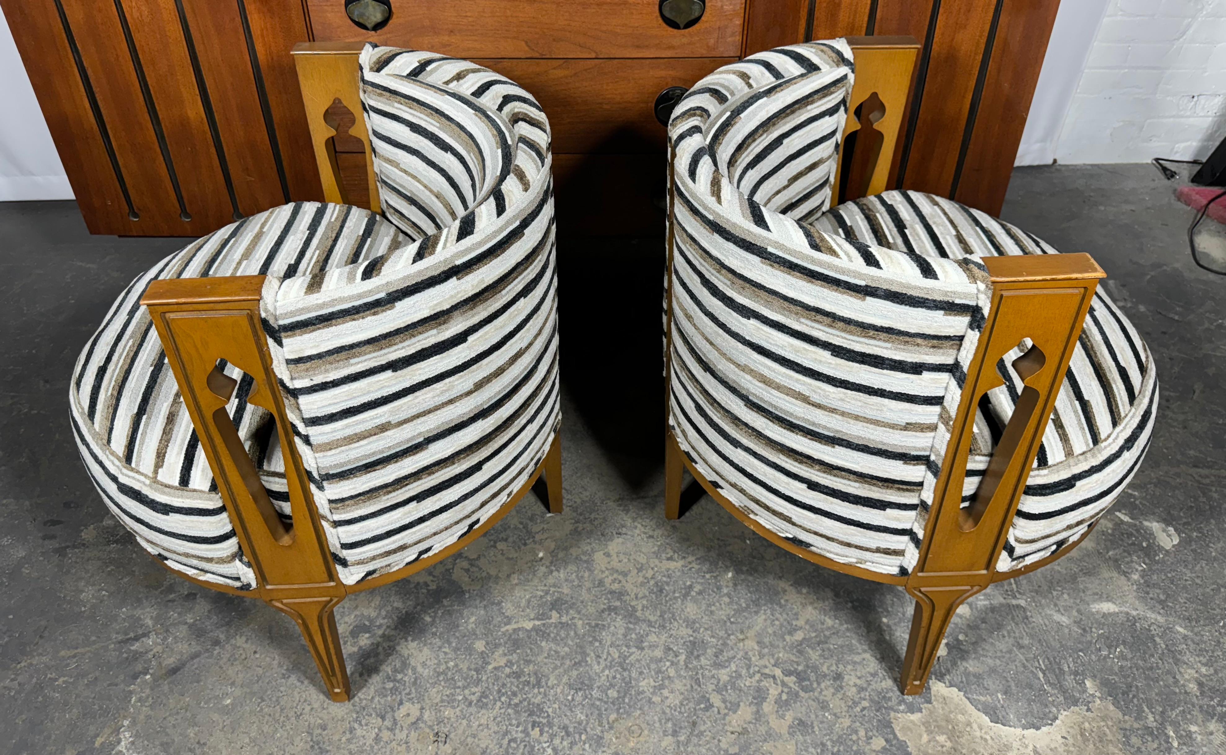 Chaises longues inhabituelles à dossier baril, influence mORRocan, attribuée à Adrian Pearsall en vente 1