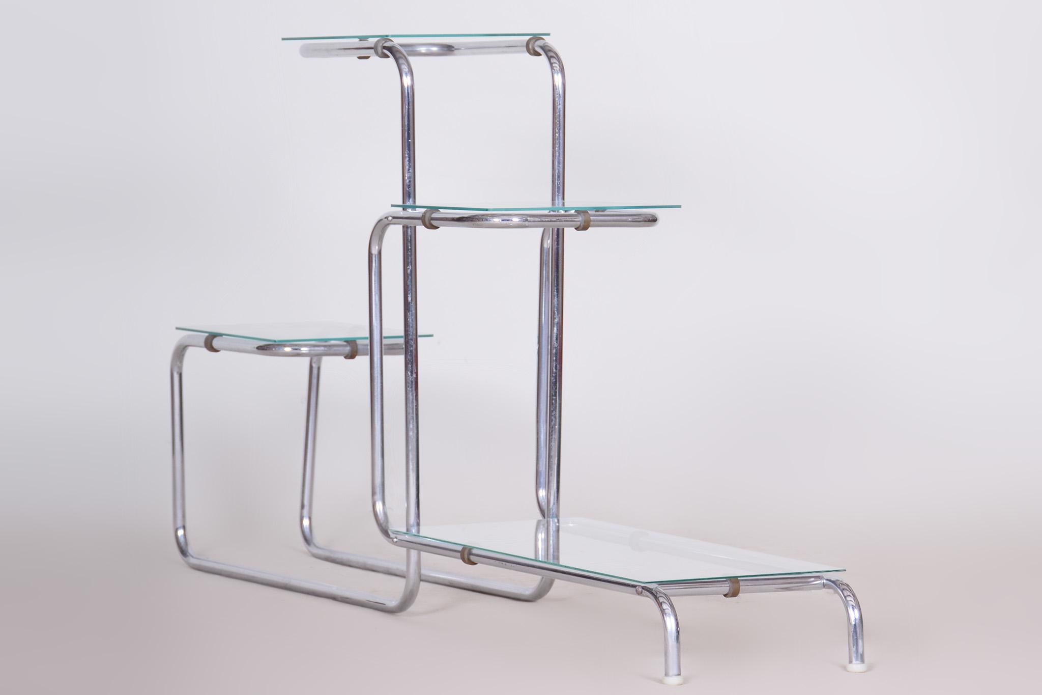 Unusual Bauhaus Style Chrome Étagère, Flower Stand, Glass, Czechia, 1930s In Good Condition For Sale In Horomerice, CZ