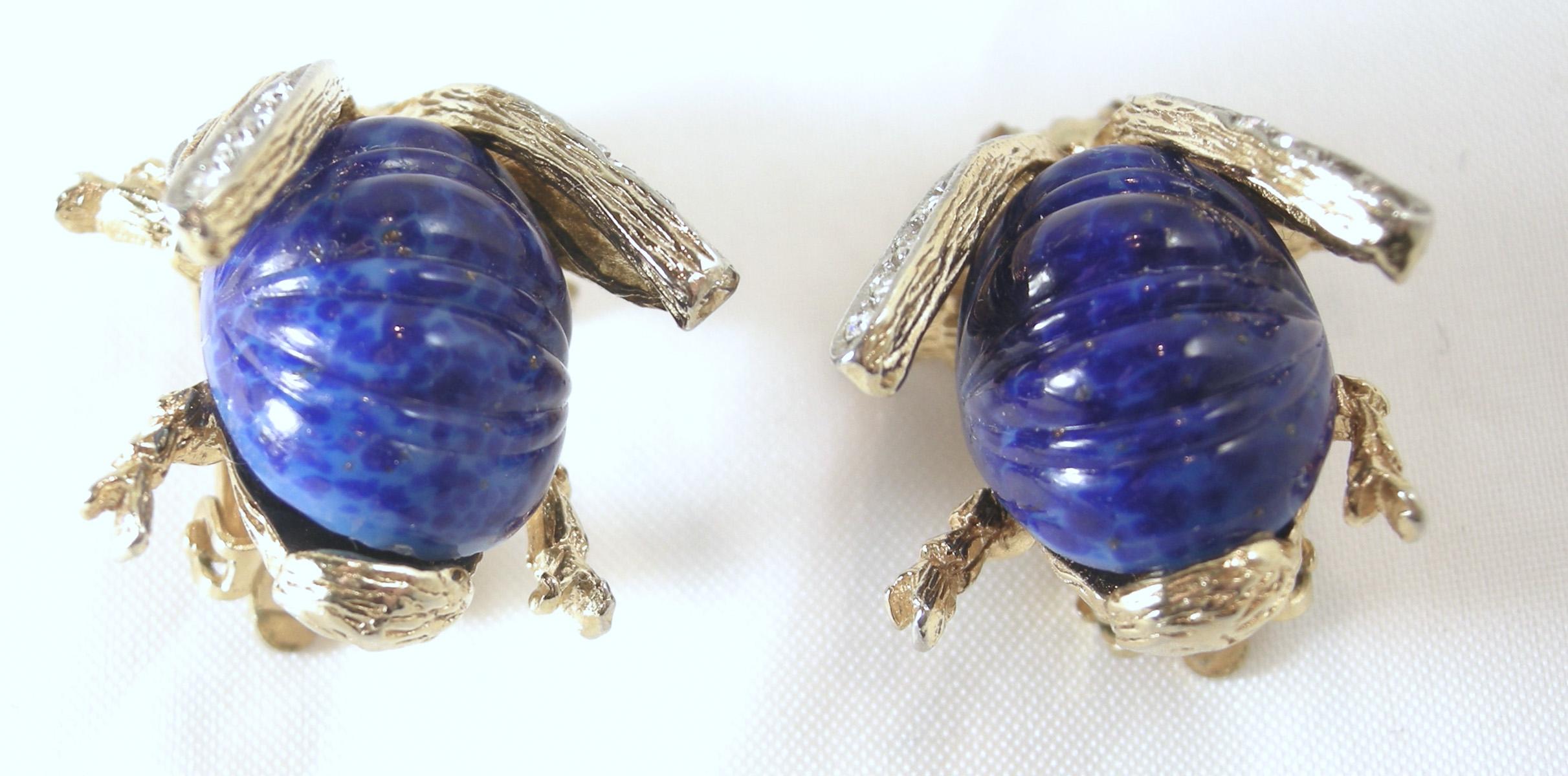 These wonderful bee clip earrings are unusual because the main body has blue melon stones with rhinestone accented on the wings and eyes … in a gold tone setting.  The inside of the clip has the patent number “3159894” and measures 1-1/4” long x