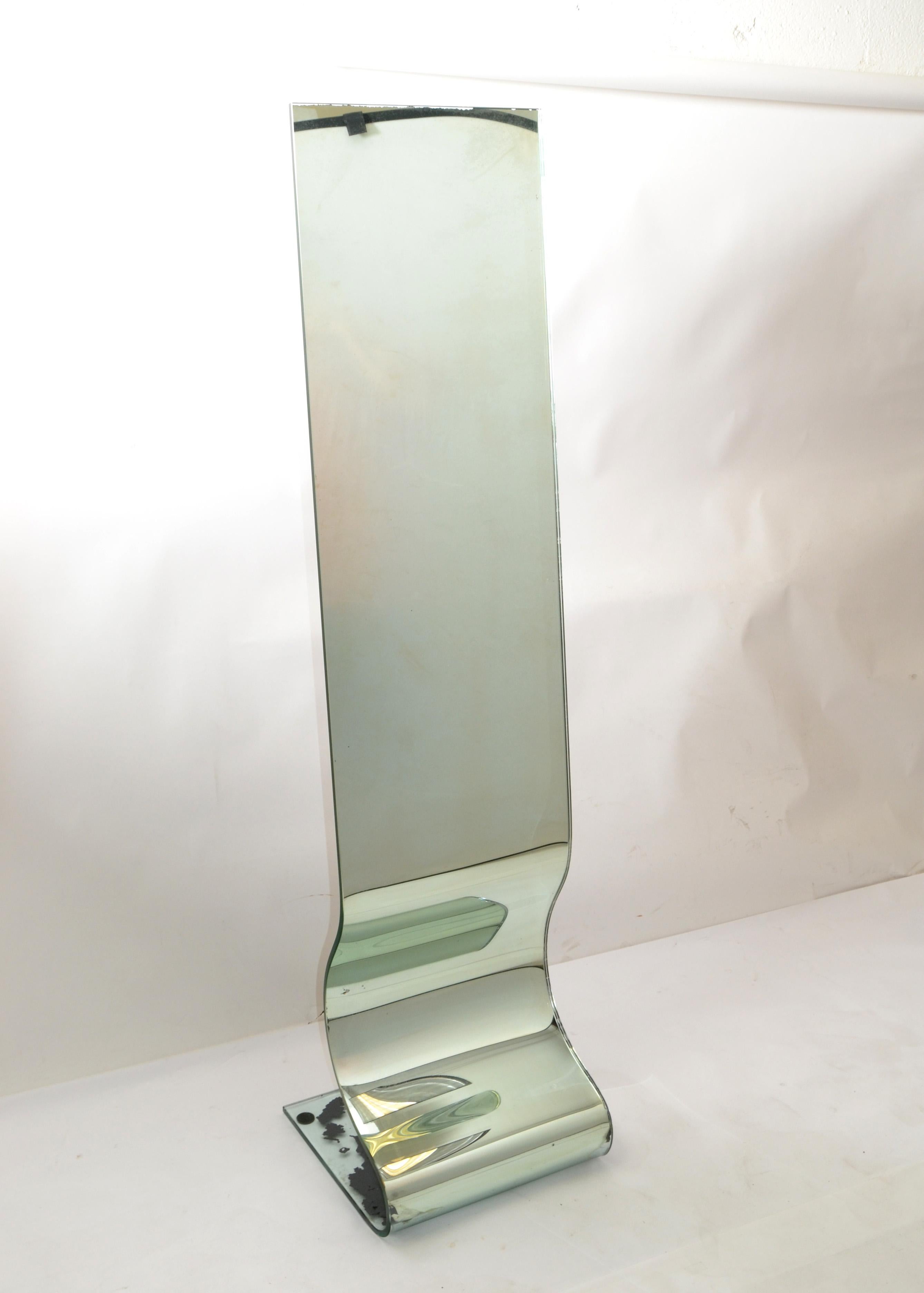 Full Length 1970s bend Glass rectangular Body mirror, Floor Mirror from the Mid-Century Modern Era.
The Floor mirror is very heavy and stands firm on the Ground.
European craftsmanship in its best.
 