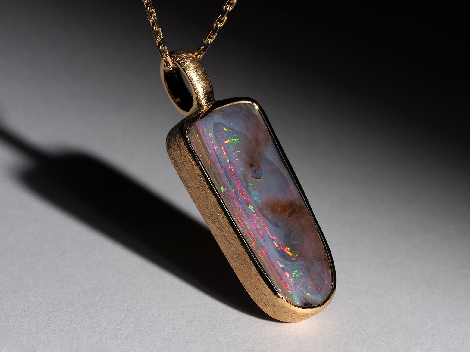 Insolita collana Boulder Opal in argento e oro 18 carati regalo di anniversario per uomo compleanno In condizioni Nuovo in vendita a Berlin, DE