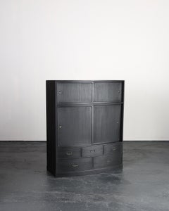 Ungewöhnlicher Tansu-Schrank mit gewölbter Vorderseite aus der Taishō-Zeit, um 1920