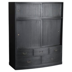 Ungewöhnlicher Tansu-Schrank mit gewölbter Vorderseite aus der Taishō-Zeit, um 1920