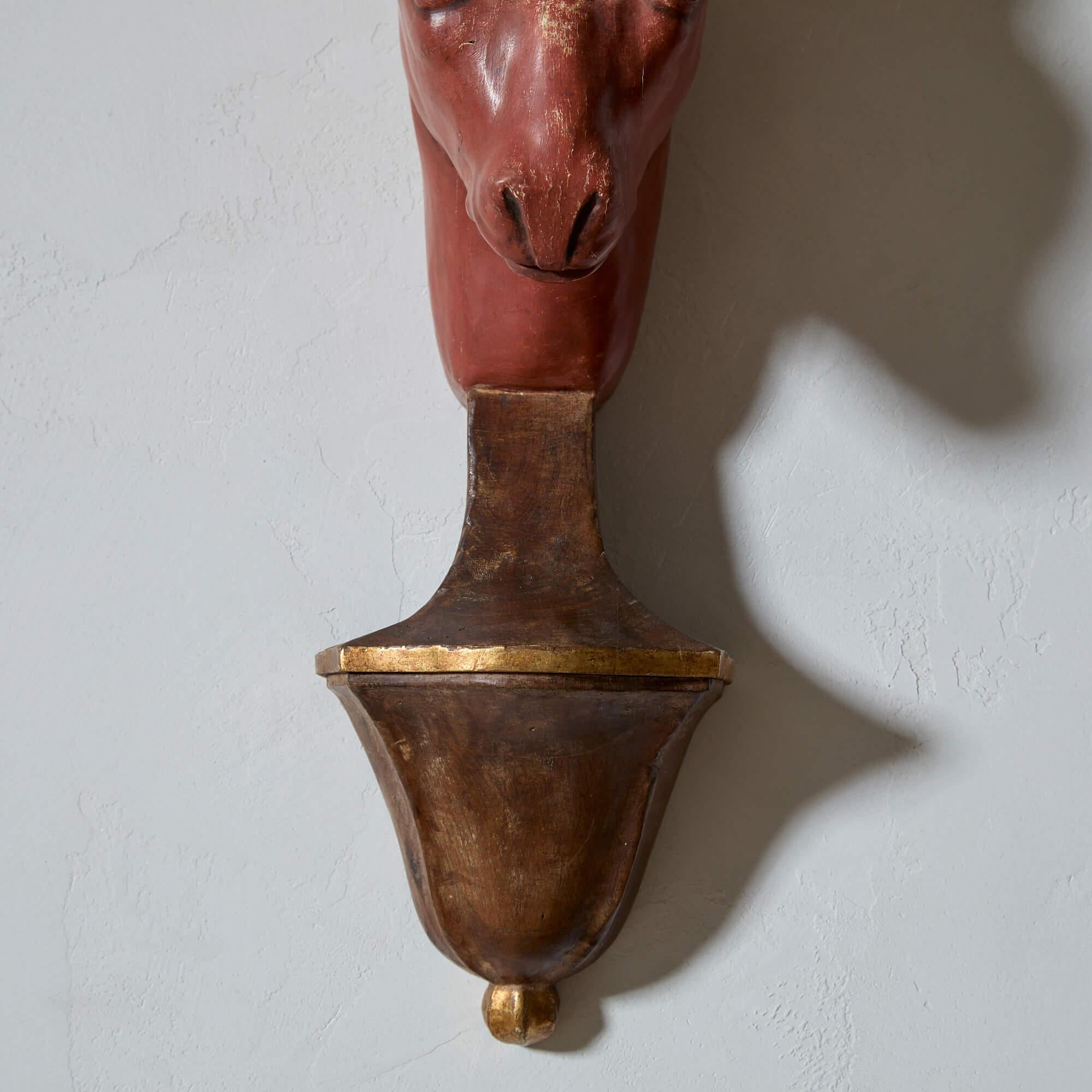 Ungewöhnlicher geschnitzter und bemalter Hirschkopf im Zustand „Gut“ im Angebot in Long Island City, NY