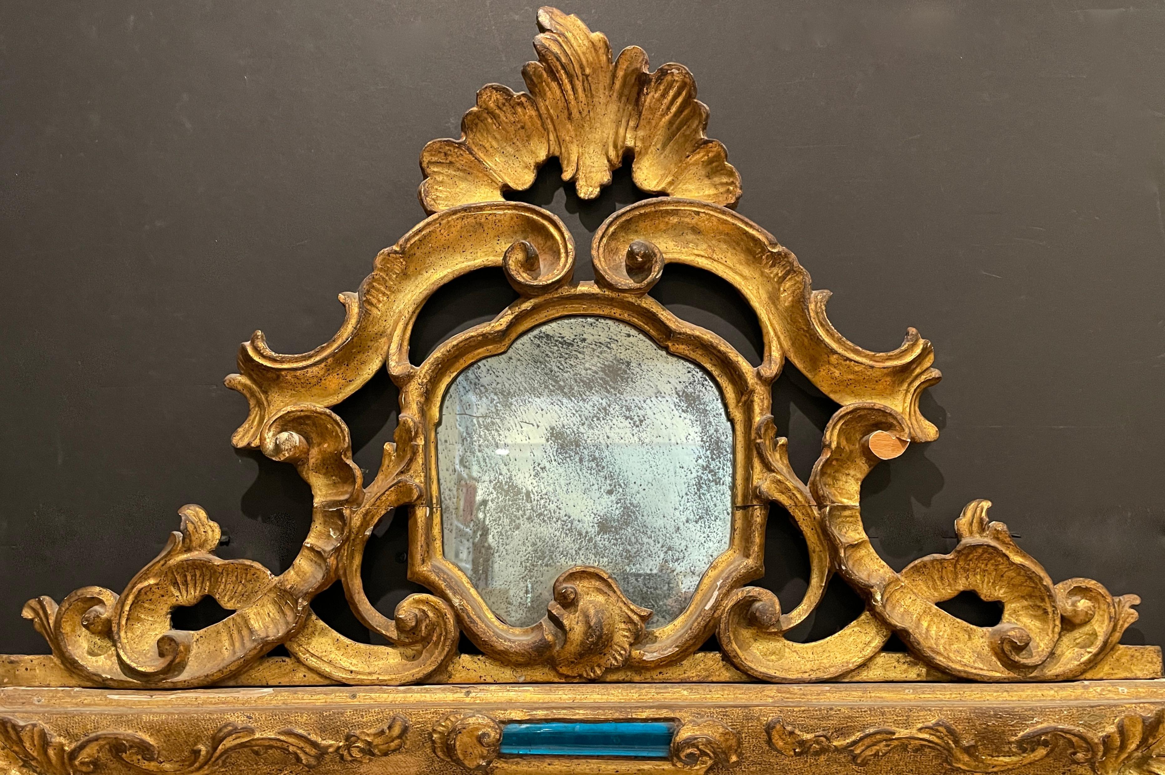 Rococo Miroir inhabituel rococo vénitien en bois doré sculpté en vente
