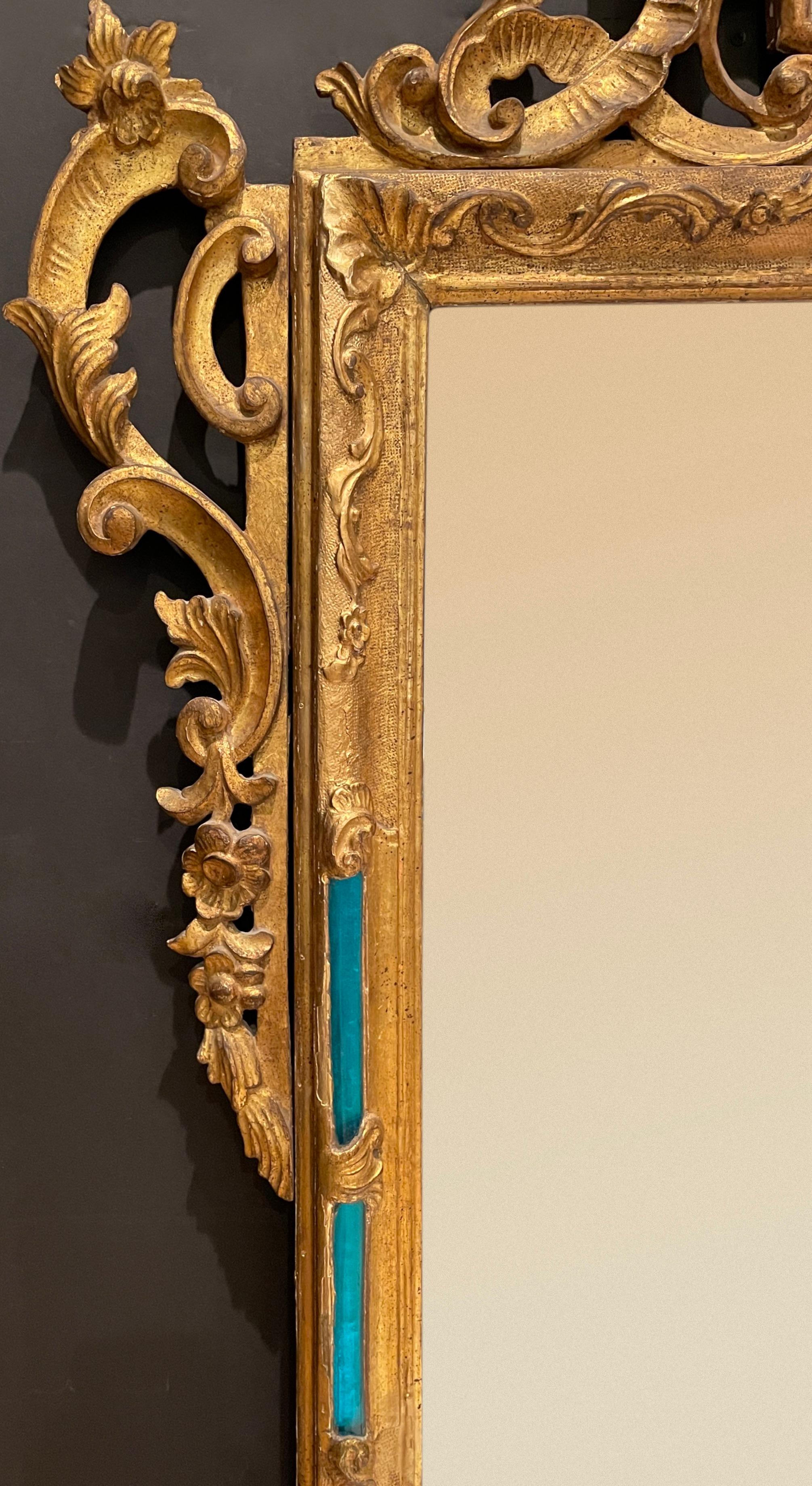 italien Miroir inhabituel rococo vénitien en bois doré sculpté en vente