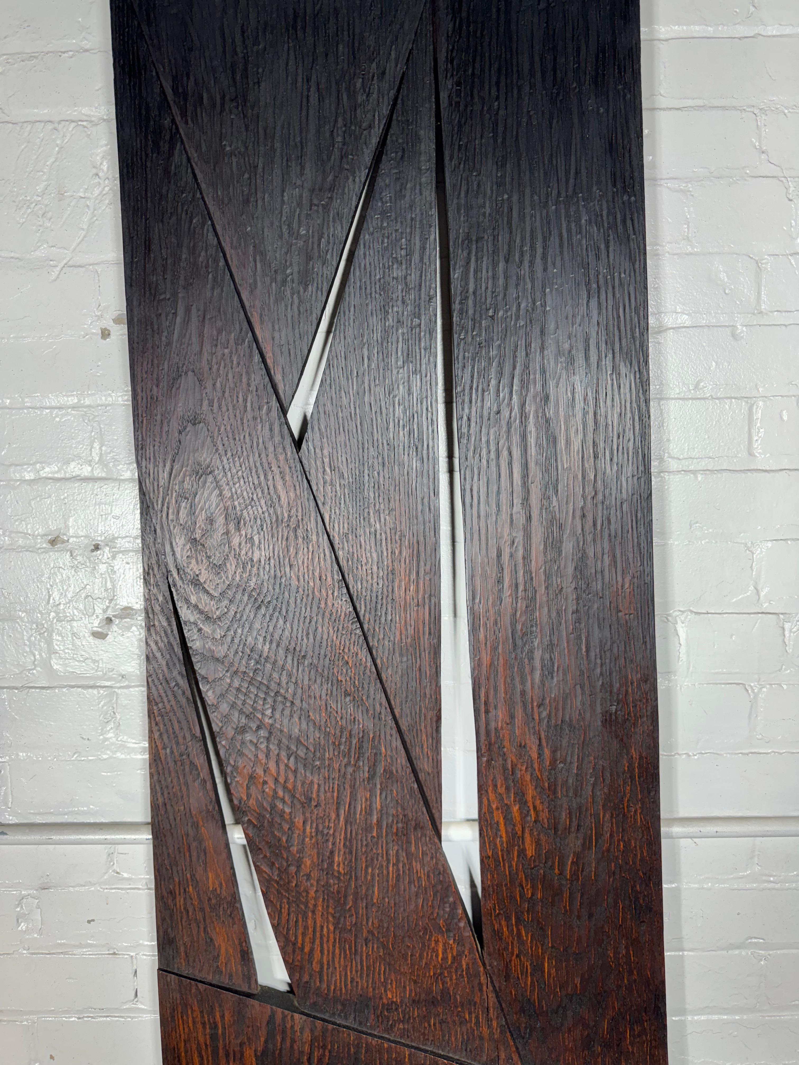 Ungewöhnliche geschnitzte Eiche Modernist / Architectural Wall Hanging .signed dated 1962 (Volkskunst) im Angebot