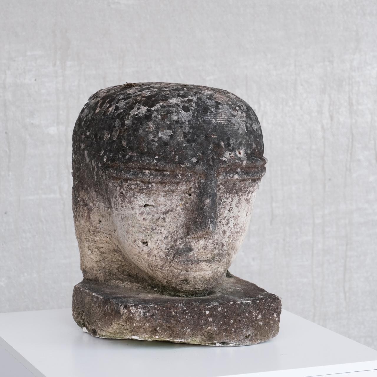 Français Sculpture de tête française inhabituelle en pierre sculptée en vente