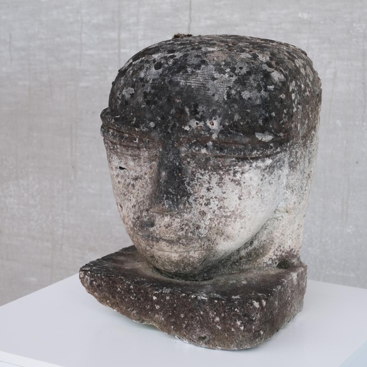 Sculpture de tête française inhabituelle en pierre sculptée Bon état - En vente à London, GB