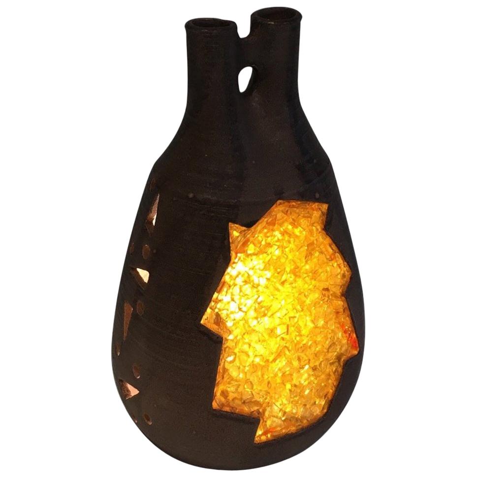 Lampe inhabituelle en céramique et verre jaune, vers 1970