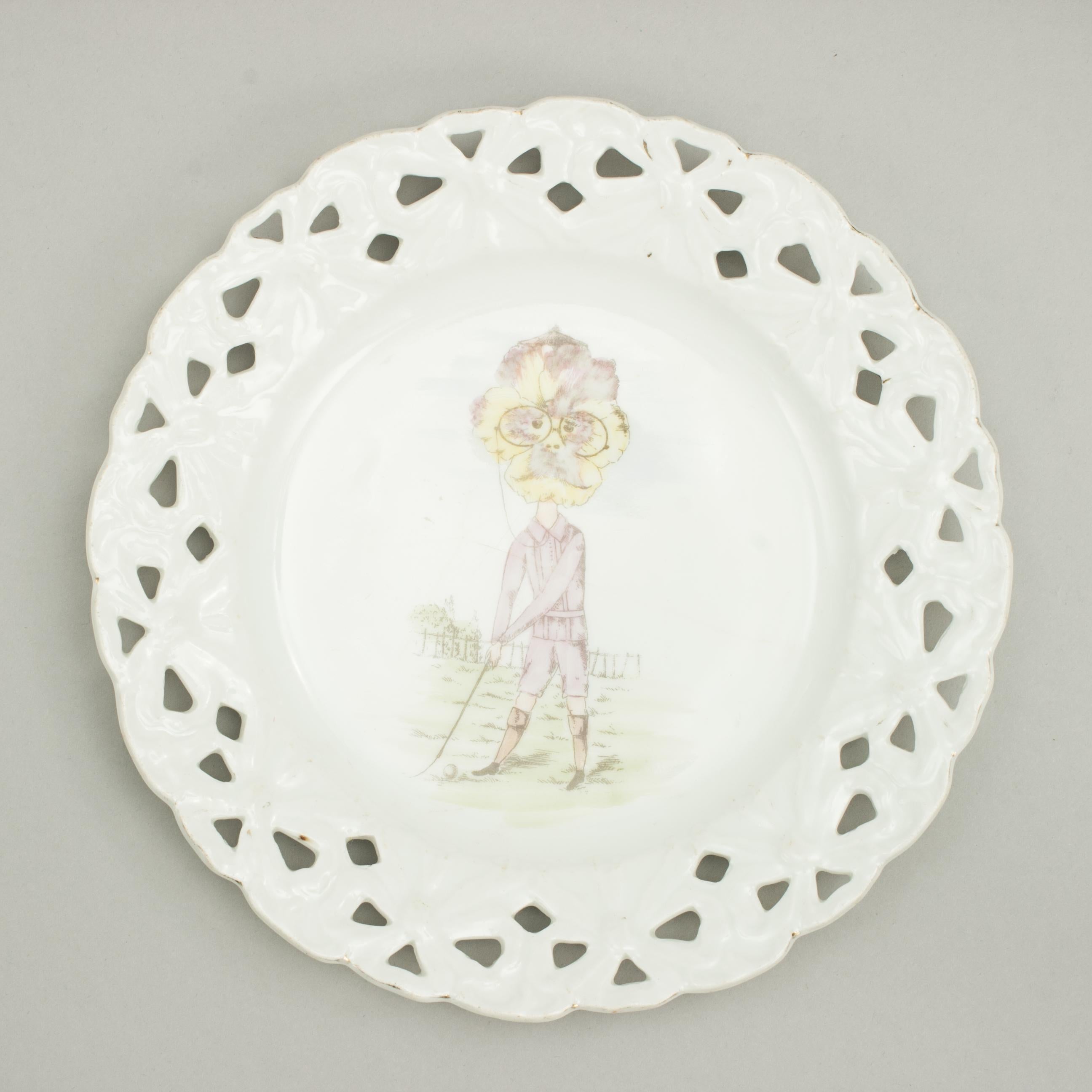 Unusual Ceramic Golf Plate With Flower In Good Condition For Sale In Oxfordshire, GB