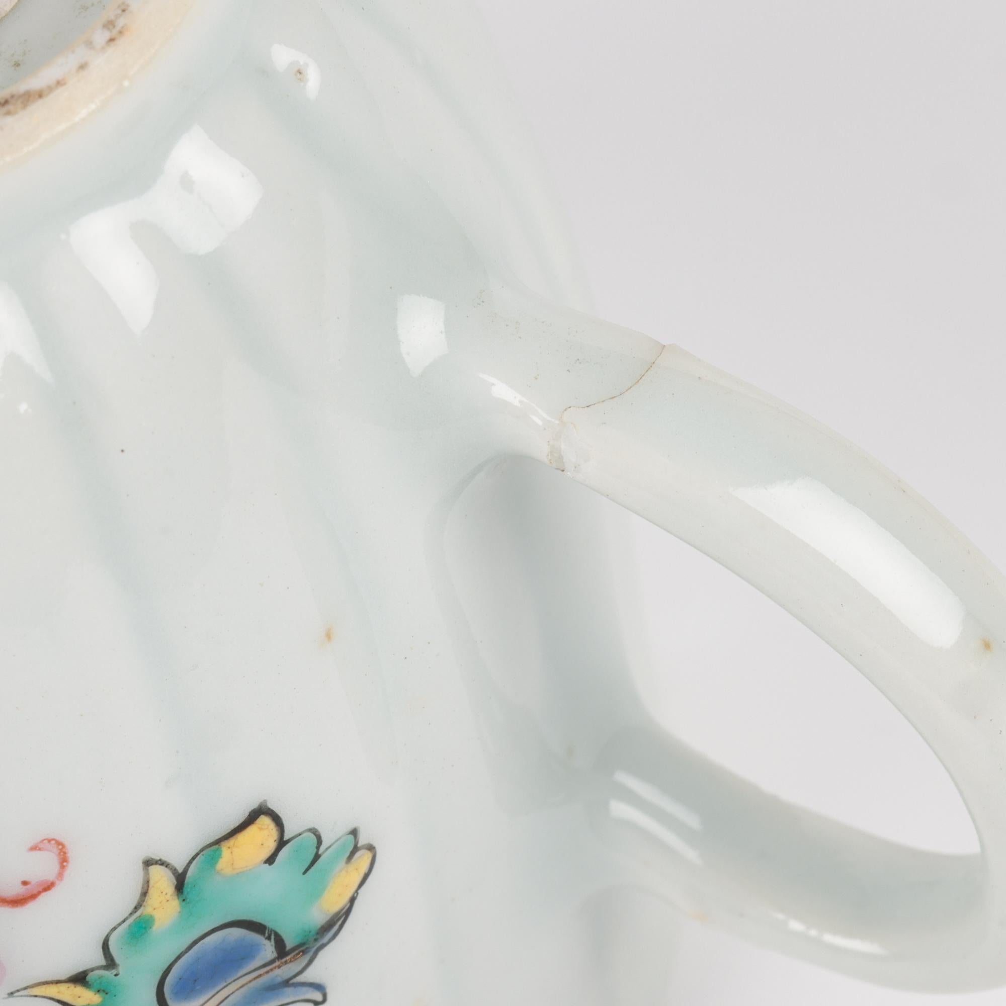 Unusual Chinese Yongzheng Hand Painted Porcelain Teacup For Sale 7