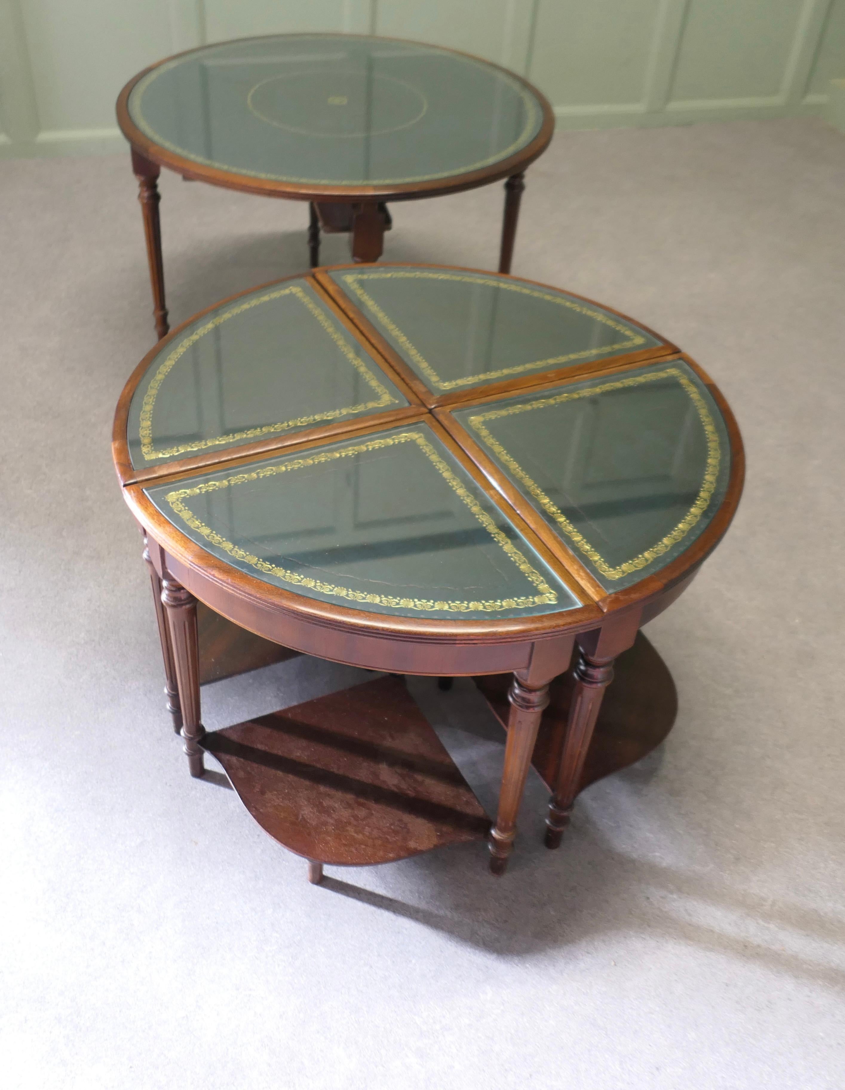 Unusual Circular Nest of Library Tables This is a very unusual set of tables en vente 1