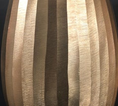 Paire inhabituelle de récipients en laiton texturé avec application de lampe