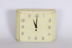 Inusual reloj de pared checo de la Bauhaus de mediados de siglo, madera lacada, años 30