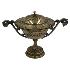 Insolita urna decorativa in ottone antico