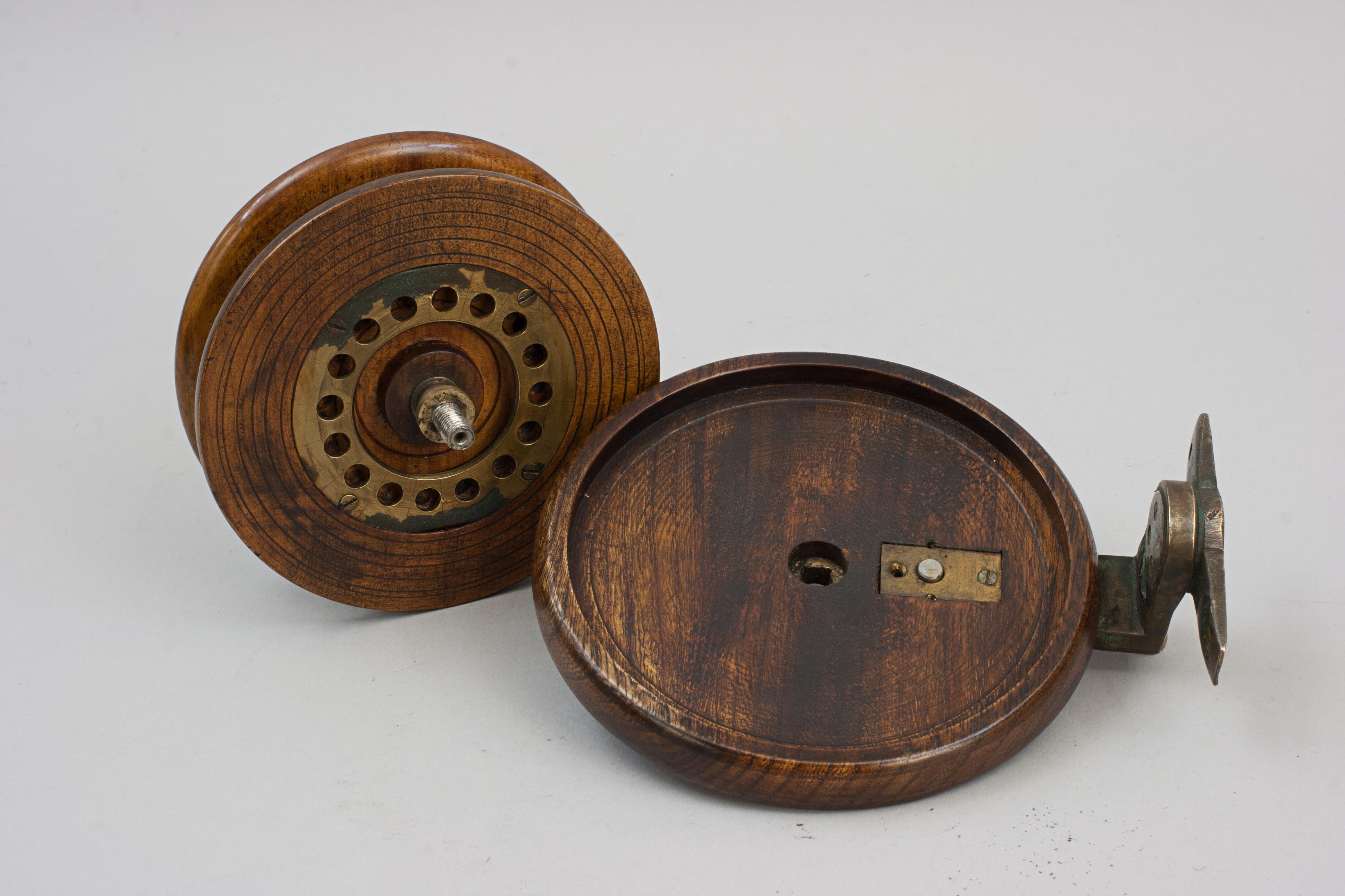 Unusual Design Walnut and Brass Fishing Reel For Sale 8
