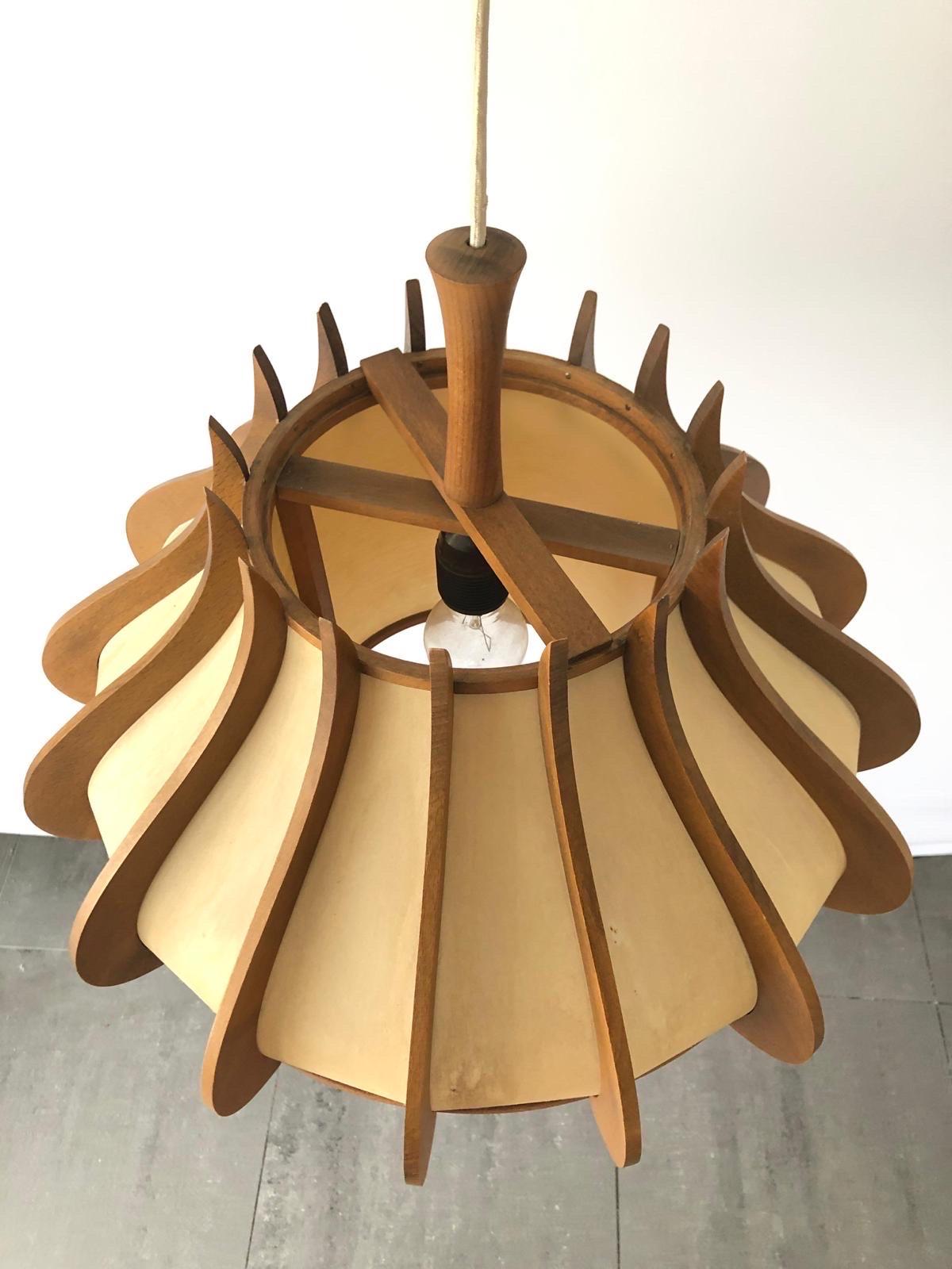 Unusual design Wood and Plastic Paper Large Pendant Lamp, 1960s, Germany In Good Condition For Sale In Hagenbach, DE