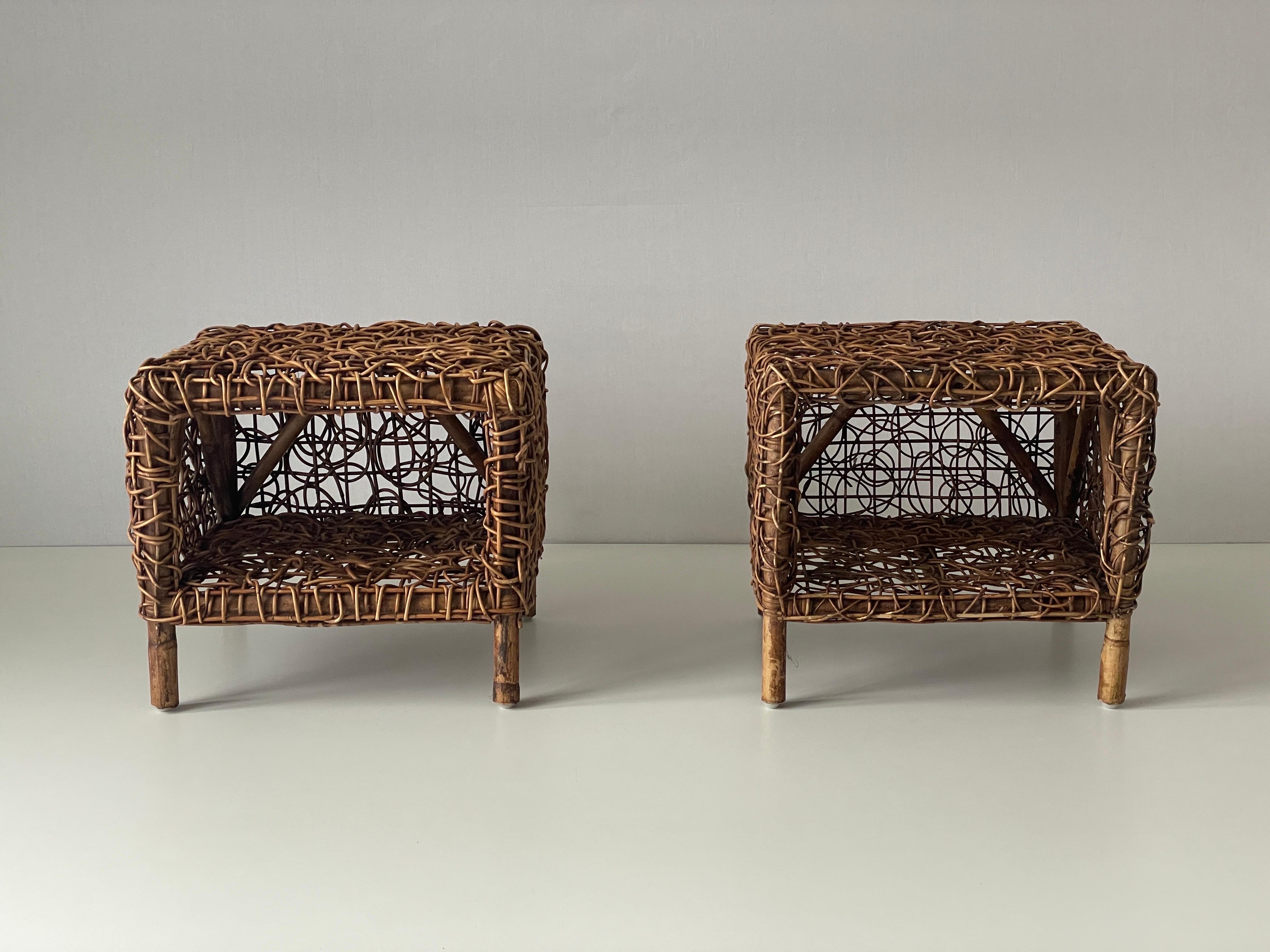 Unusual Design Woven Bamboo Pair of Bedside Tables, 1960s, Italy

No damage, no crack.
Wear consistent with age and use.

Measurements: 
Height: 40 cm
Width: 46 cm
Depth: 41 cm