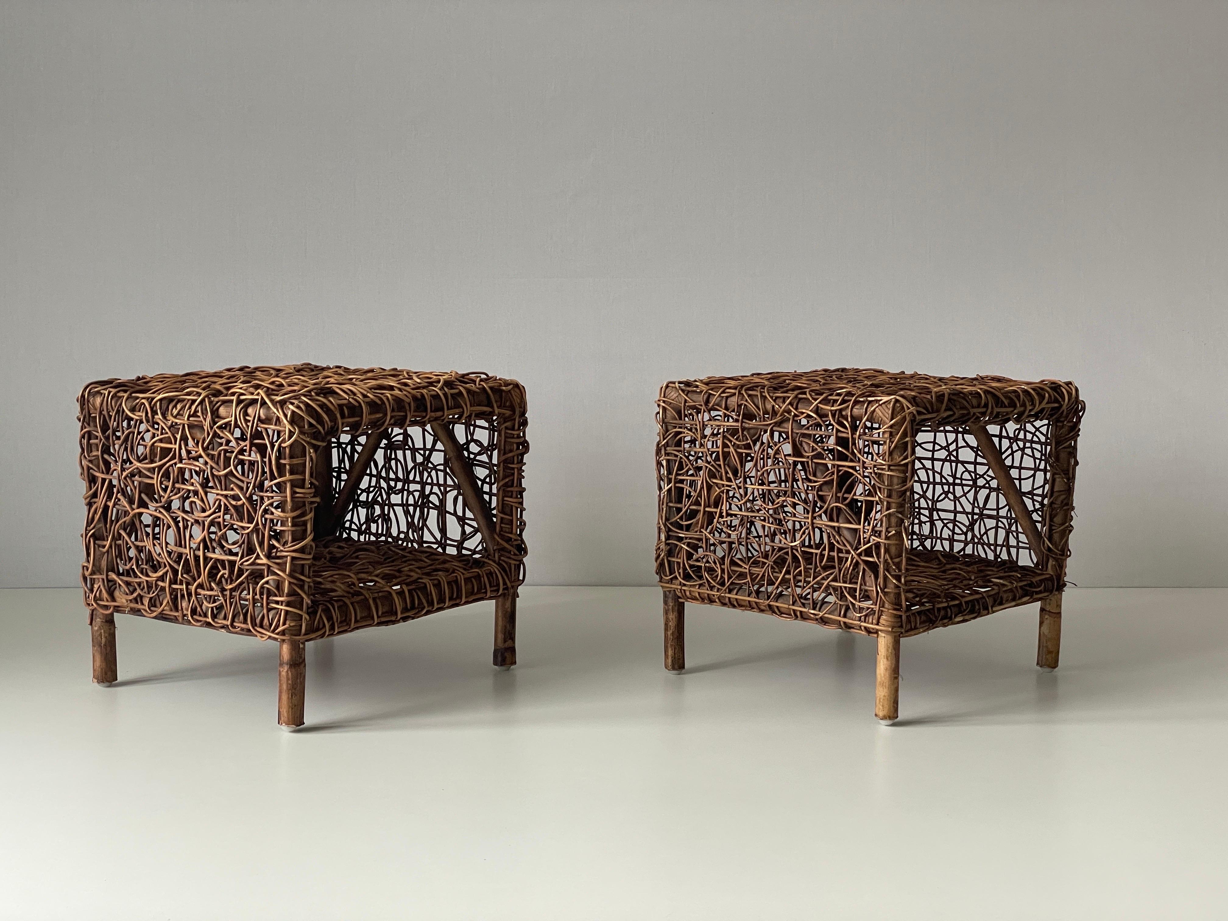 Unusual Design Woven Bamboo Pair of Bedside Tables, 1960s, Italy In Excellent Condition For Sale In Hagenbach, DE
