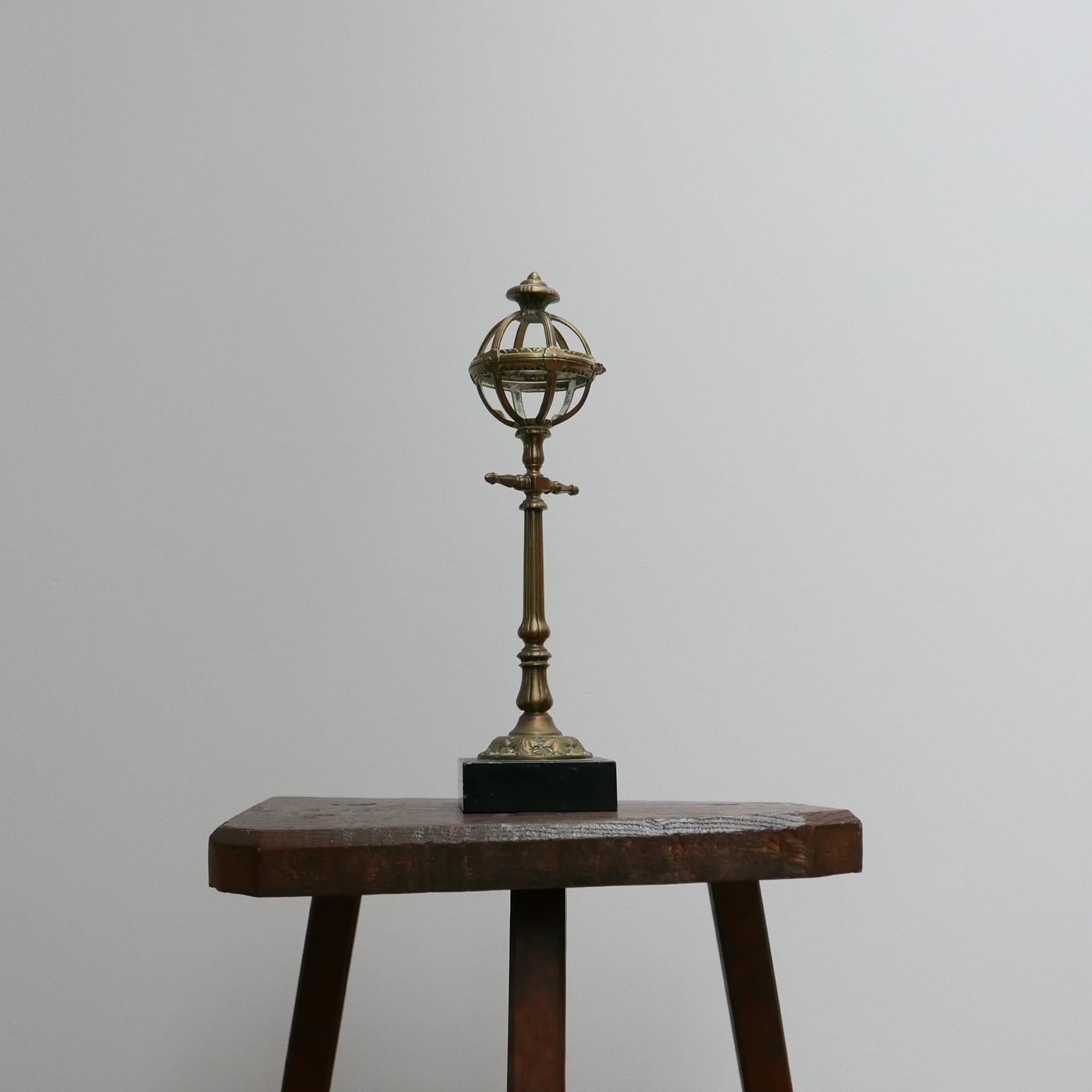 Ungewöhnliche antike Laterne mit Schreibtischplatte aus Messing, Modell Curio im Angebot 5