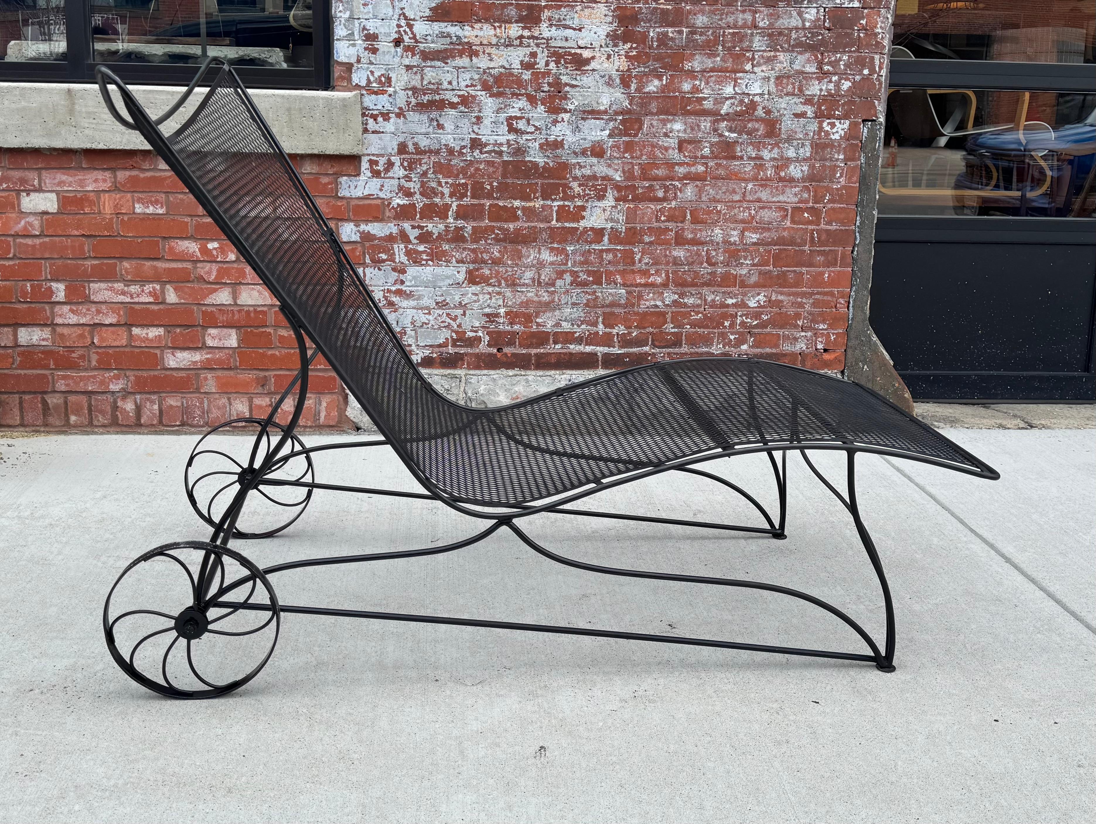 Mid-Century Modern Chaise longue inhabituelle en fer moderniste à double largeur par Russell Woodard en vente