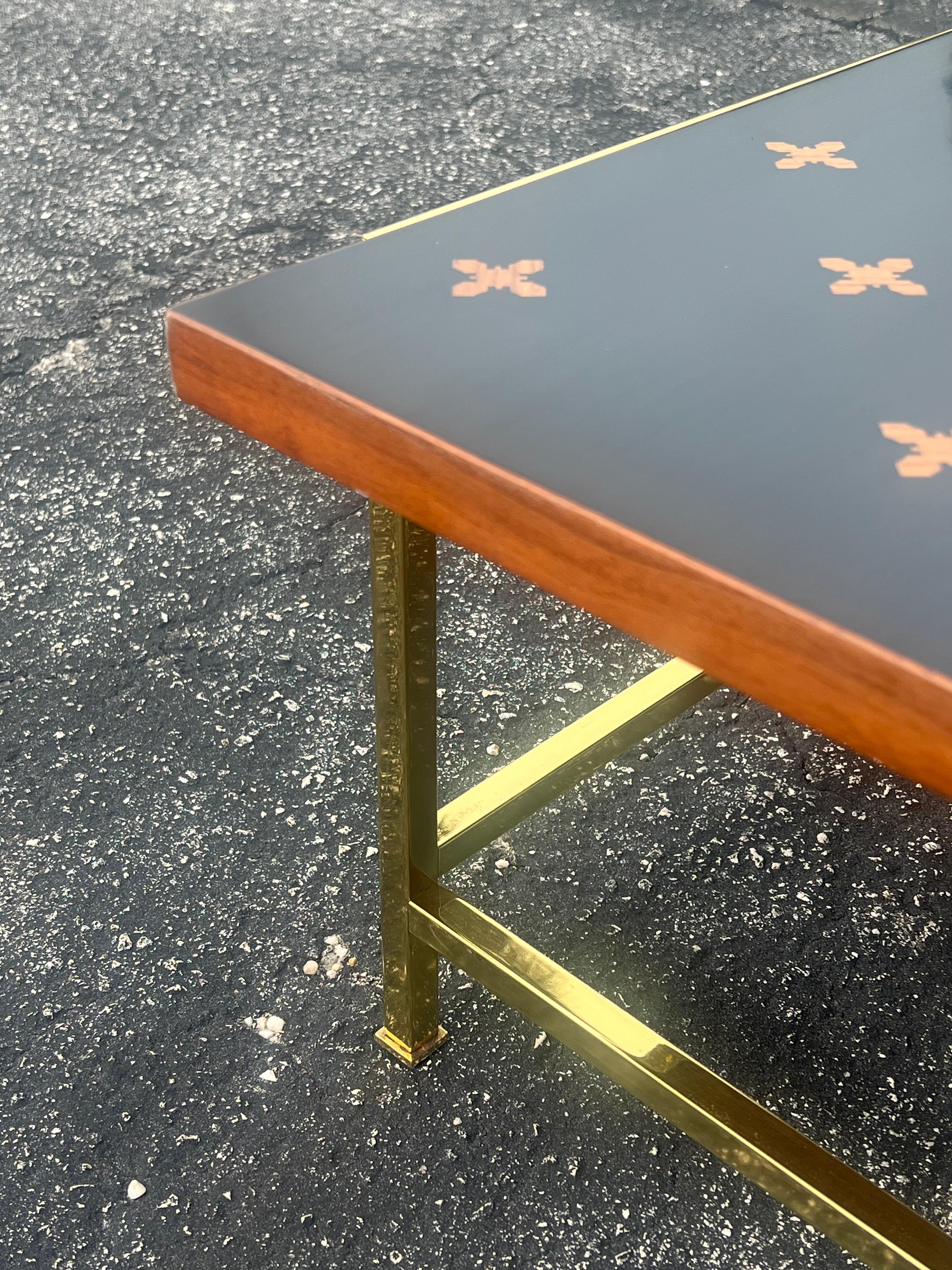 Milieu du XXe siècle Table basse Dunbar avec incrustation en vente