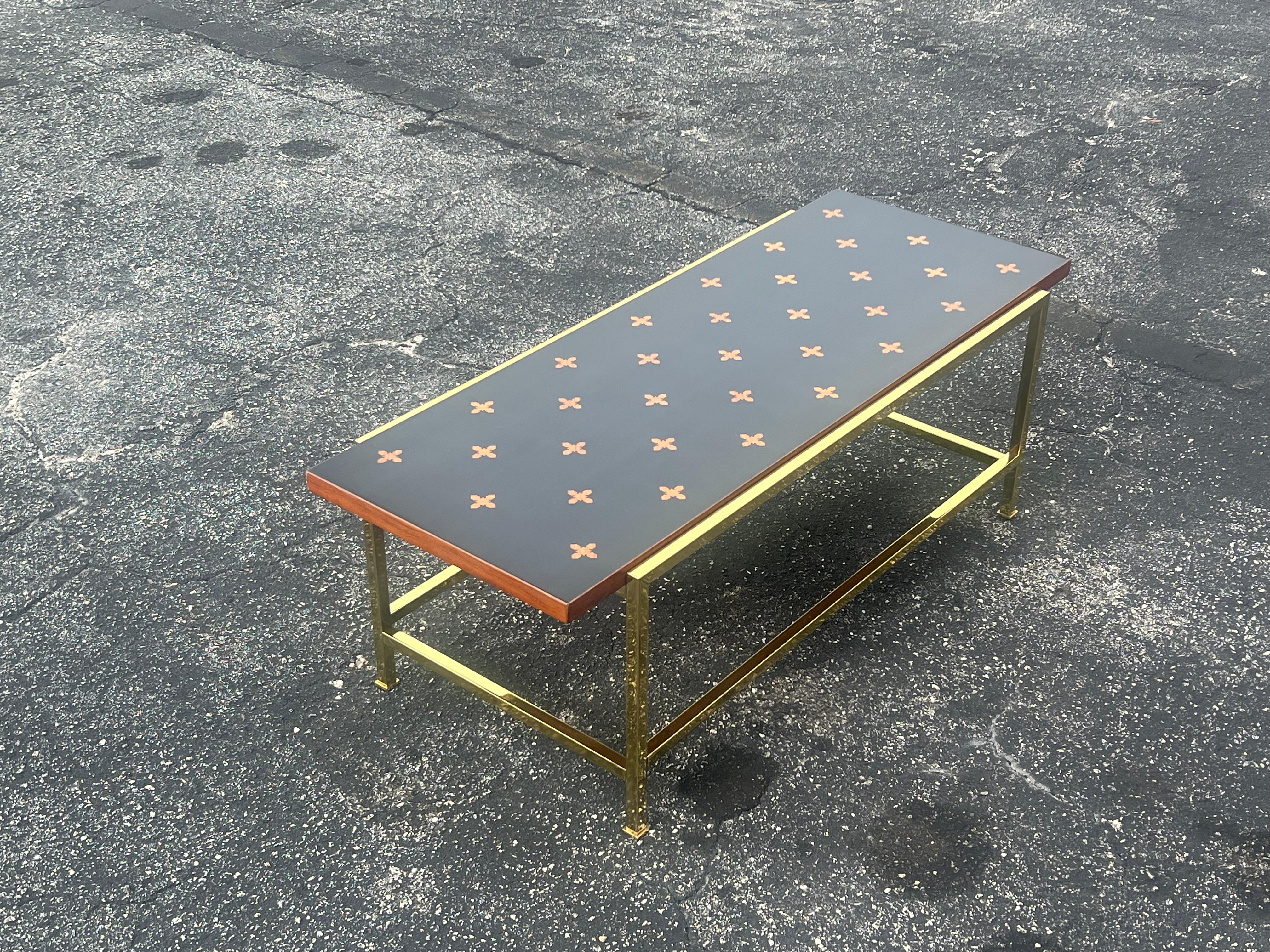 Laiton Table basse Dunbar avec incrustation en vente