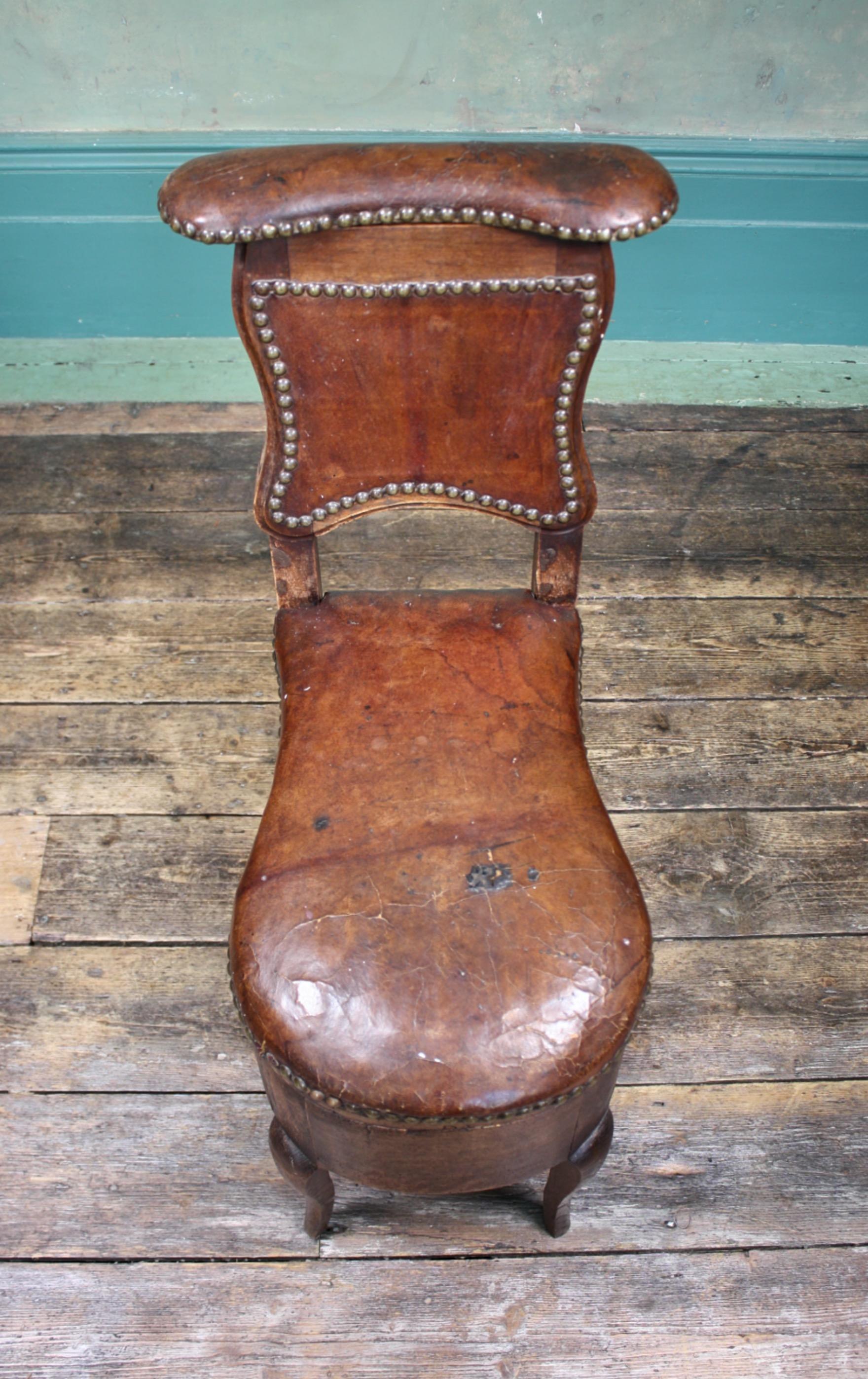 Unusual Early 19th Century French Oak and Leather Desk Chair In Good Condition In Lowestoft, GB