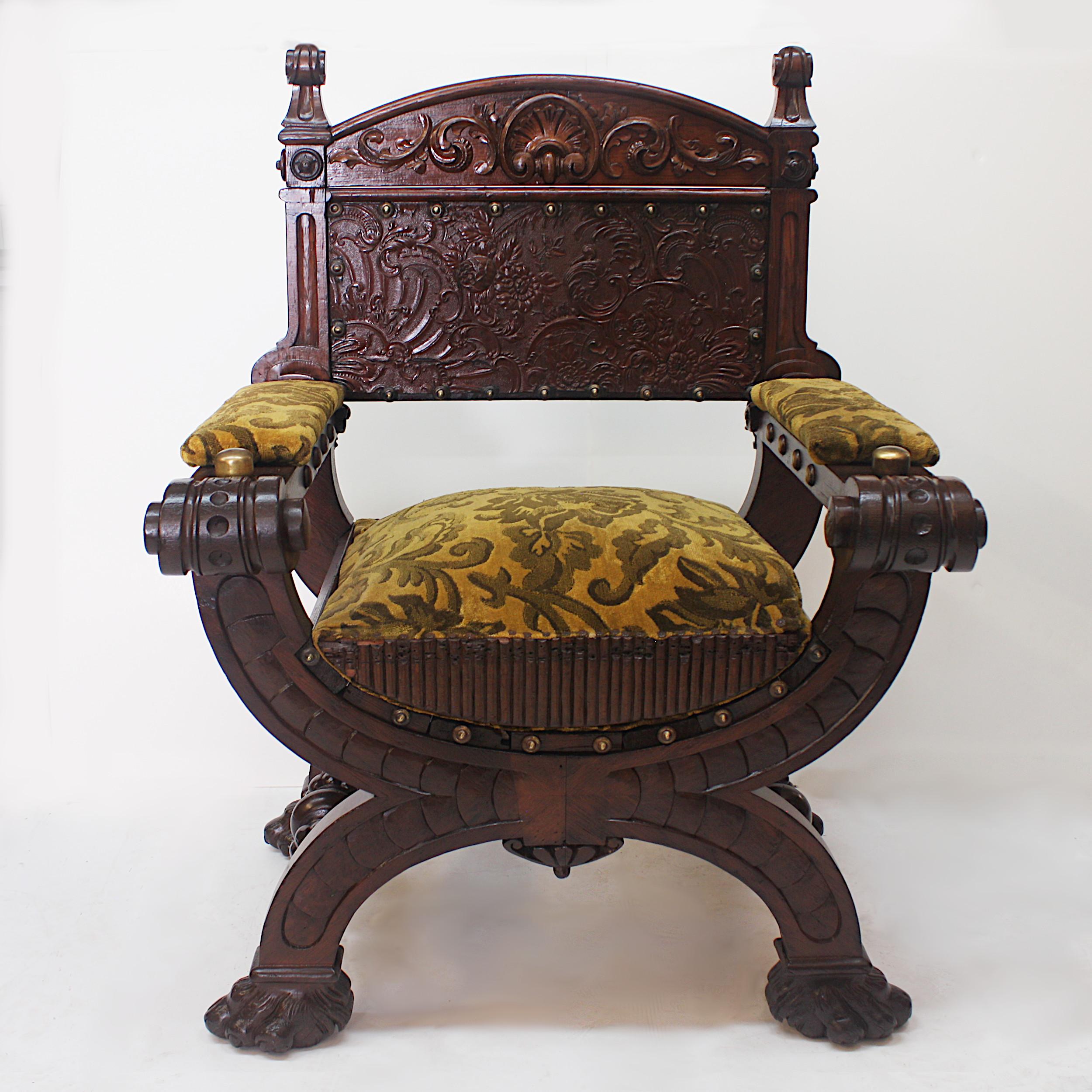 Ungewöhnlicher Posing-Stuhl eines Fotografen des frühen 20. Jahrhunderts mit verschnörkelter Schnitzerei im Zustand „Gut“ im Angebot in Lafayette, IN