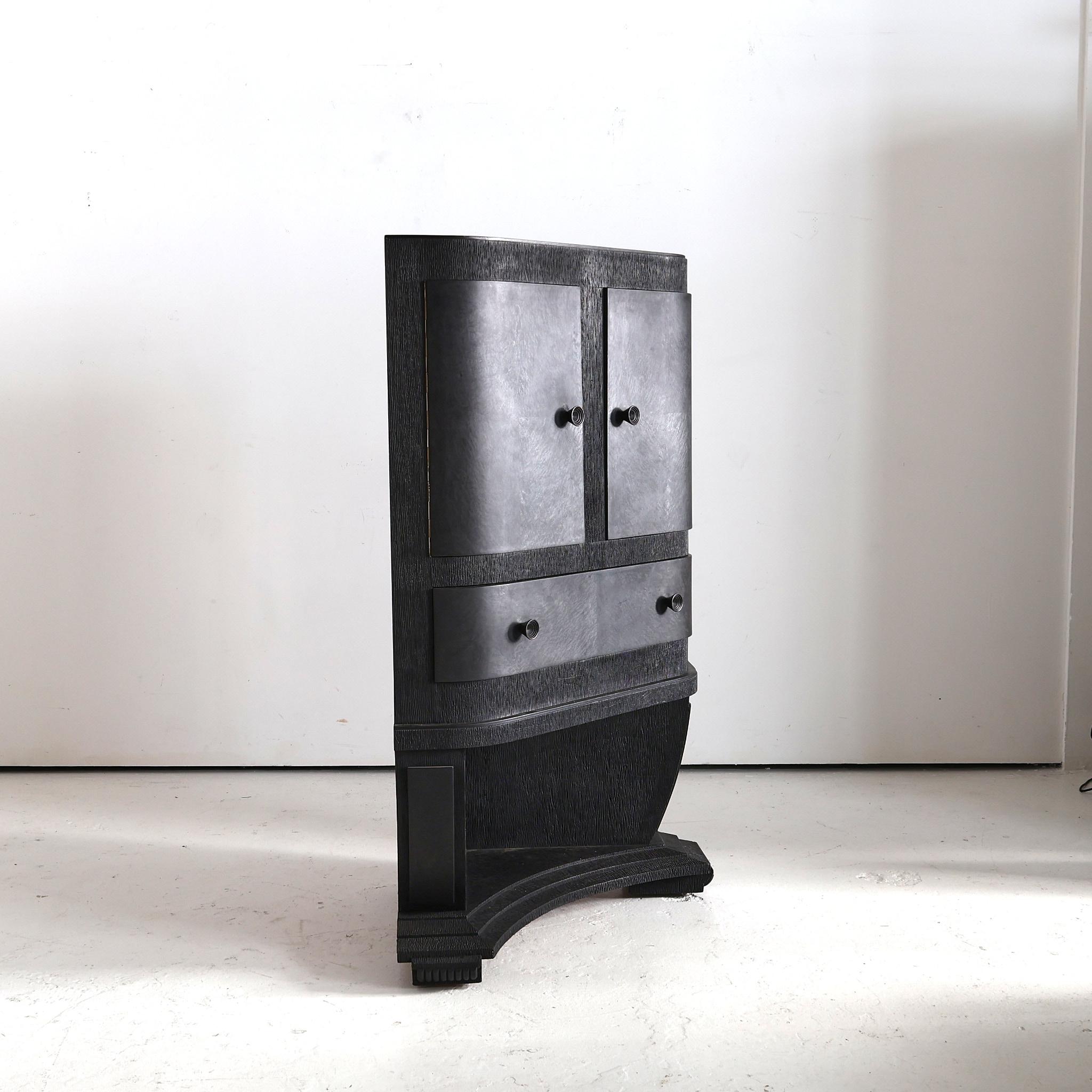 Unusual Ebonised Italian Gouged Deco/Modernist Corner Cupboard/Bar In Good Condition For Sale In London, GB