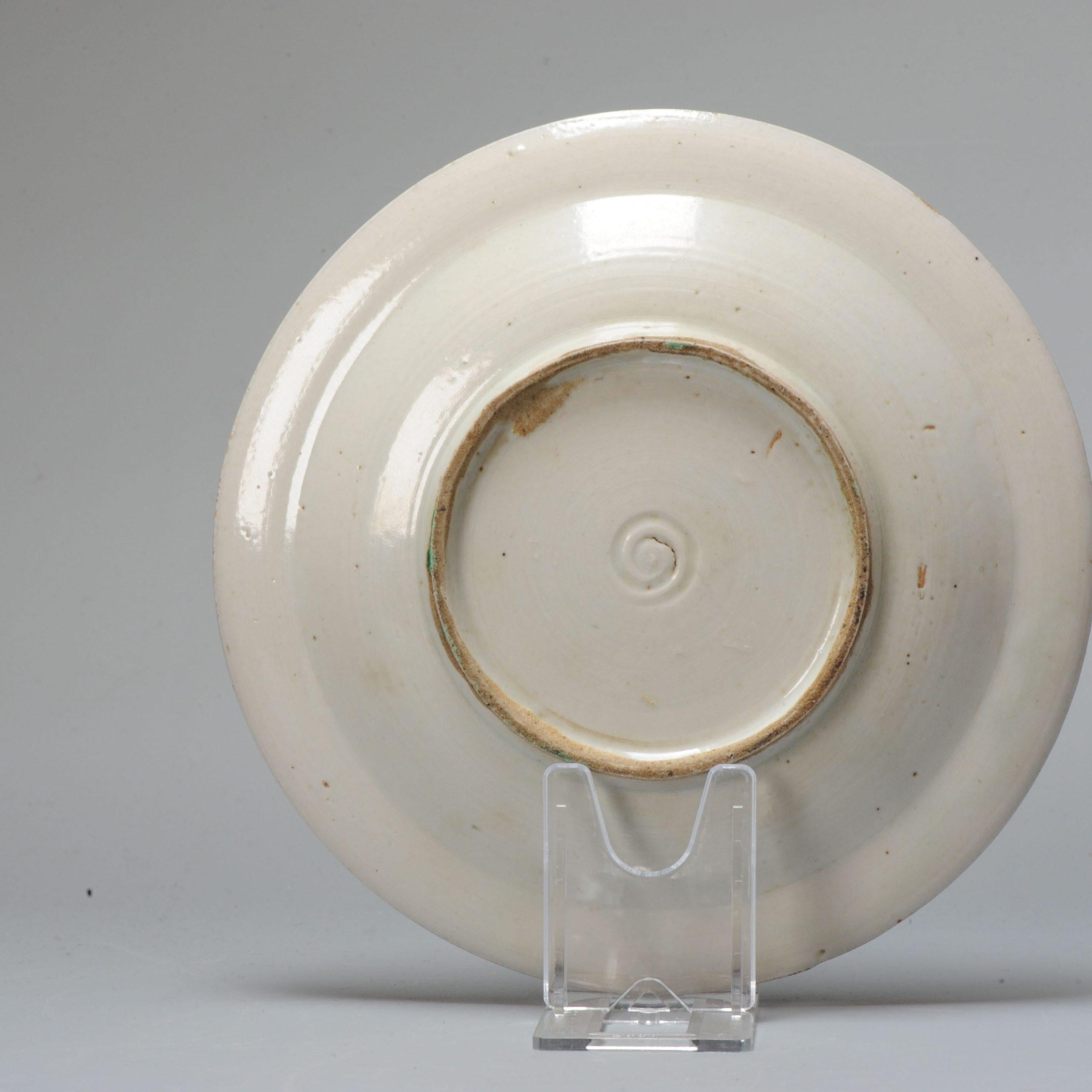 18th Century and Earlier Unusual Edo Period Arita Japanese Flower Enamel Porcelain Plate, 17/18th Century For Sale