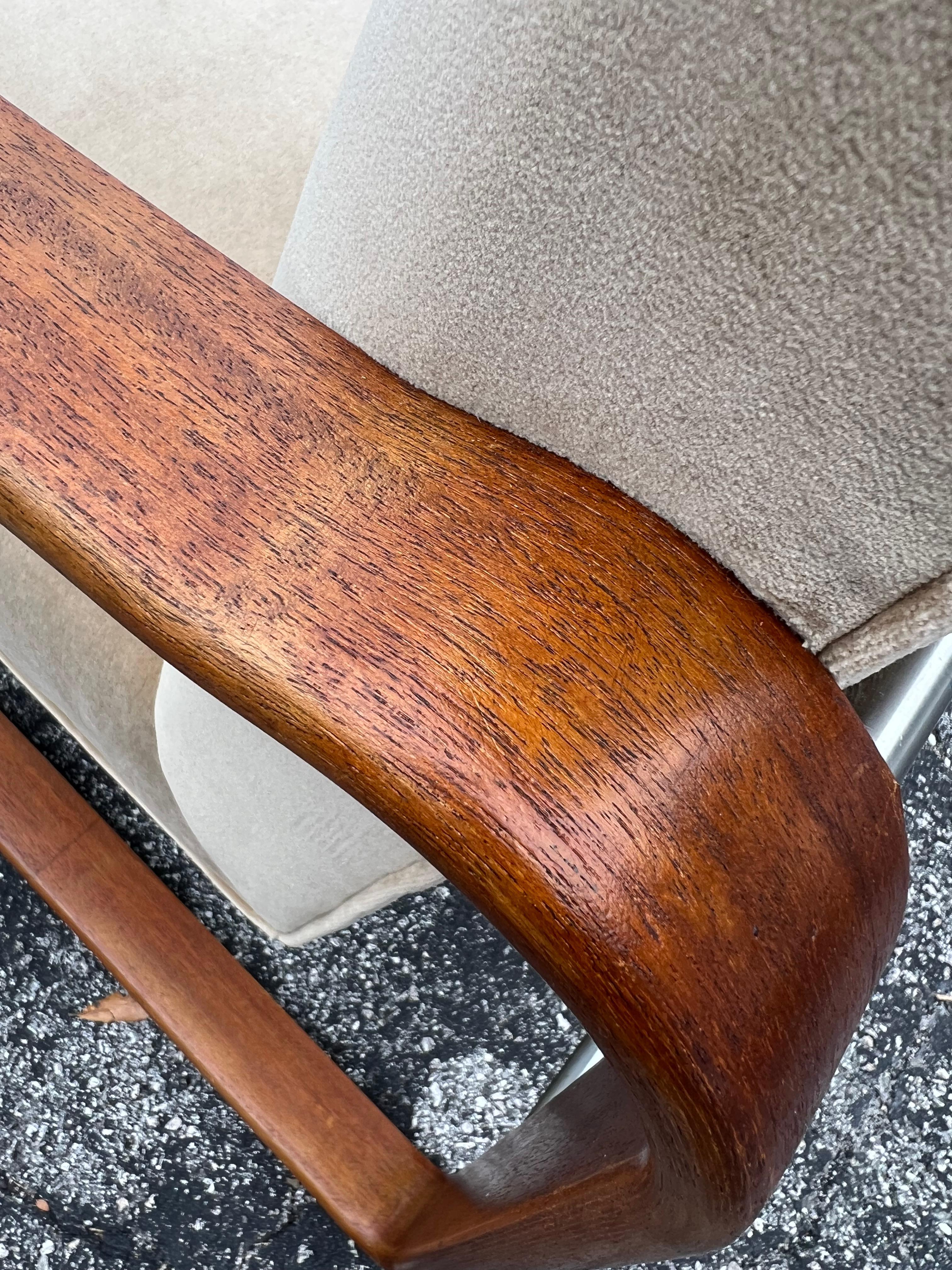 Inusual Edward Wormley Para Dunbar Bentwood Brazo Silla Ca '1950's en Bueno estado para la venta en St.Petersburg, FL