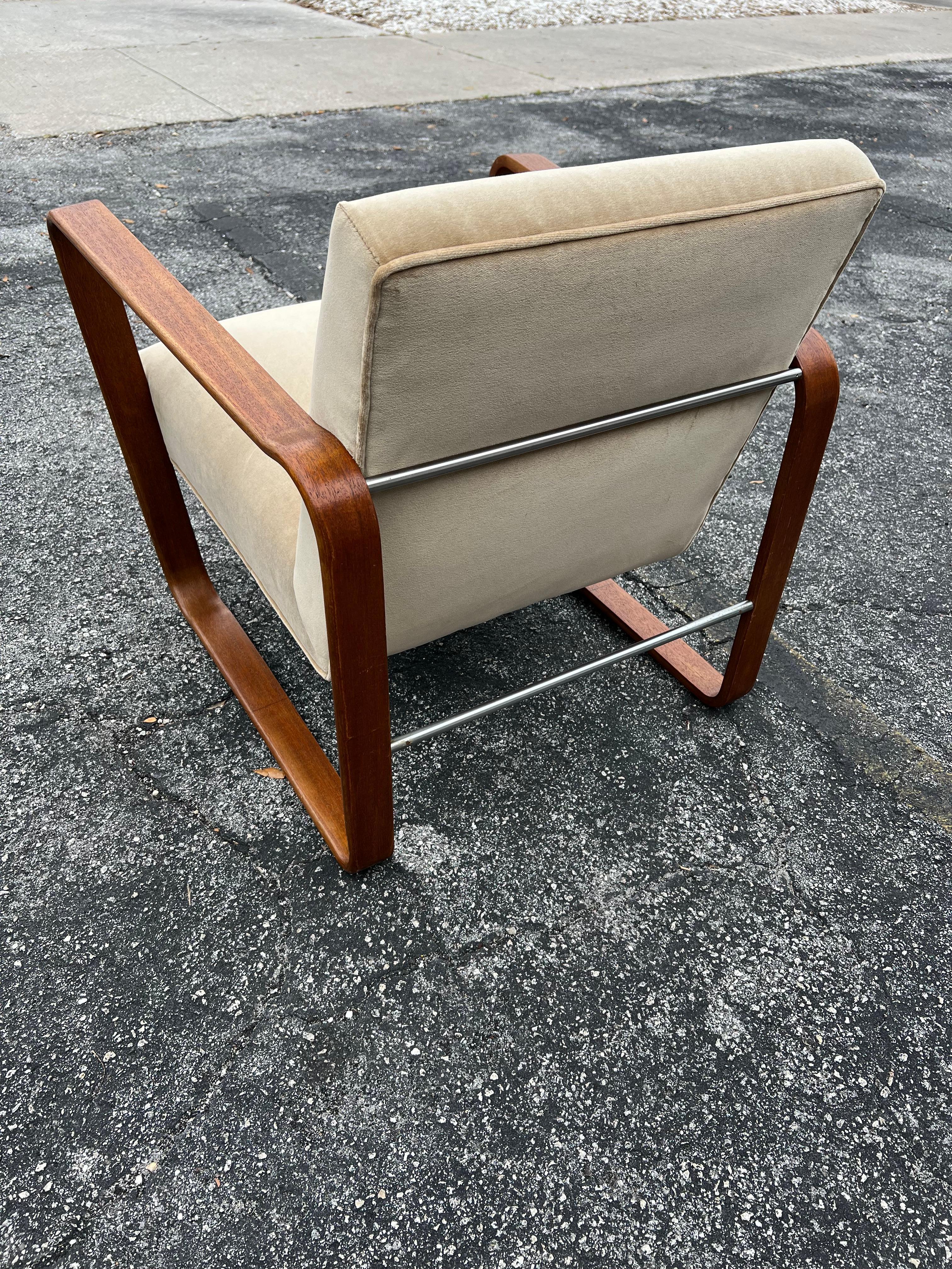 Inusual Edward Wormley Para Dunbar Bentwood Brazo Silla Ca '1950's mediados del siglo XX en venta