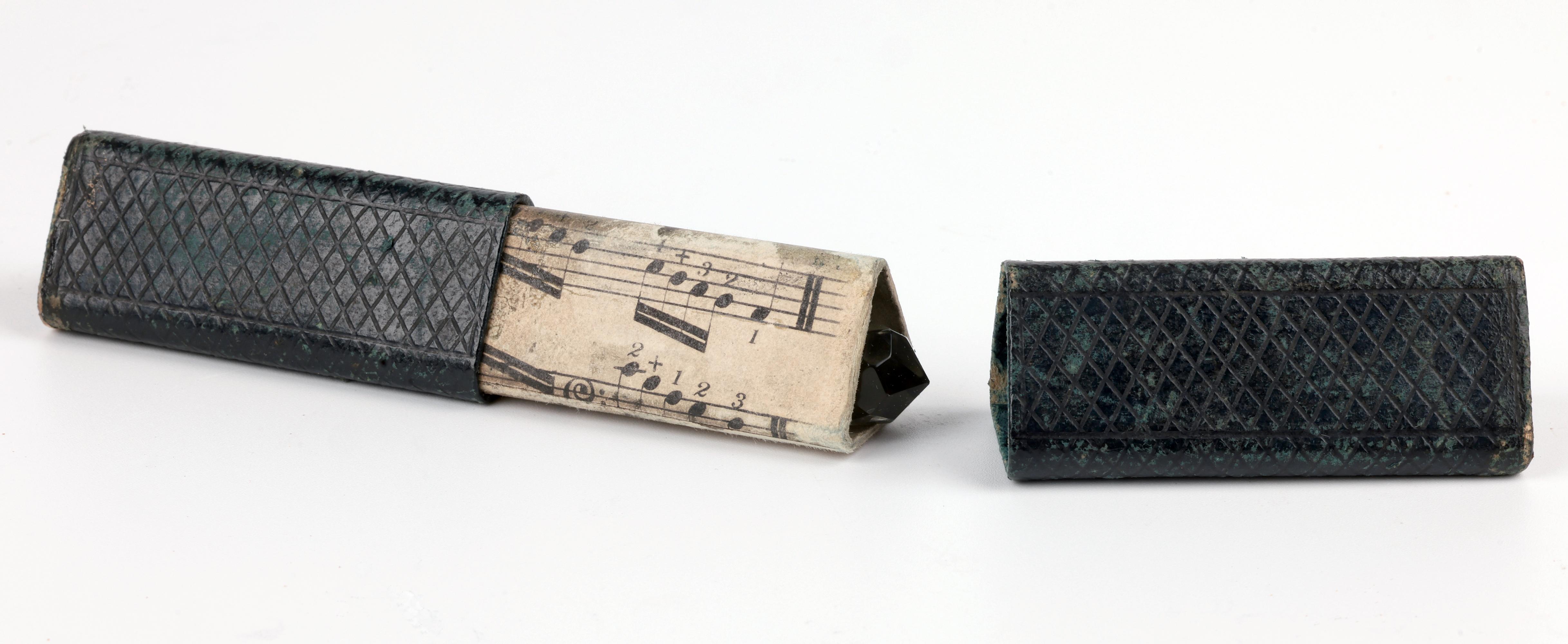 Britannico Insolito poggia arco per violino a forma di prisma musicale incassato in stile edoardiano in vendita